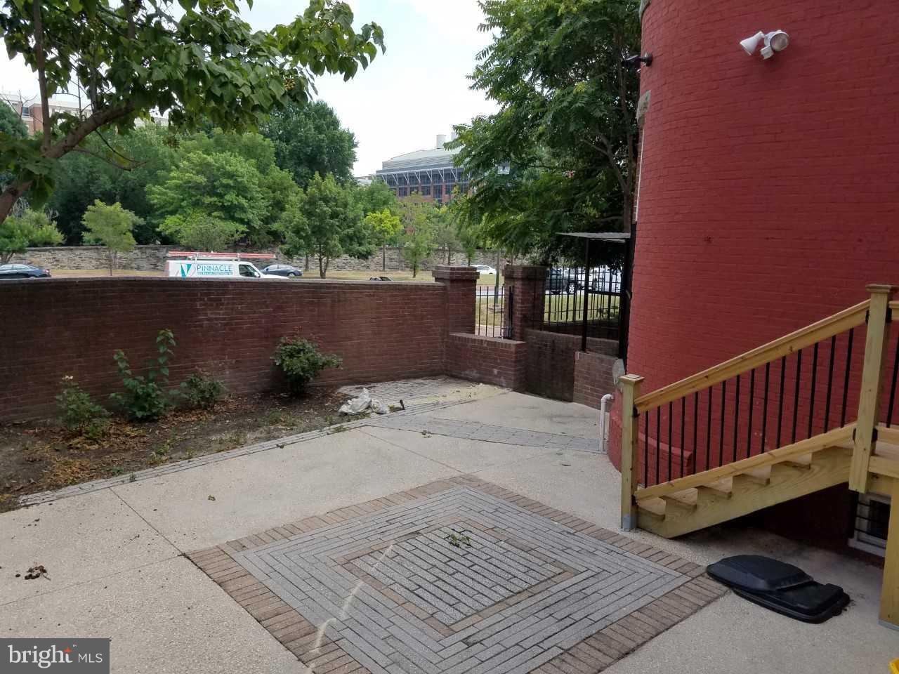 HOLLINS MARKET - Residential Lease