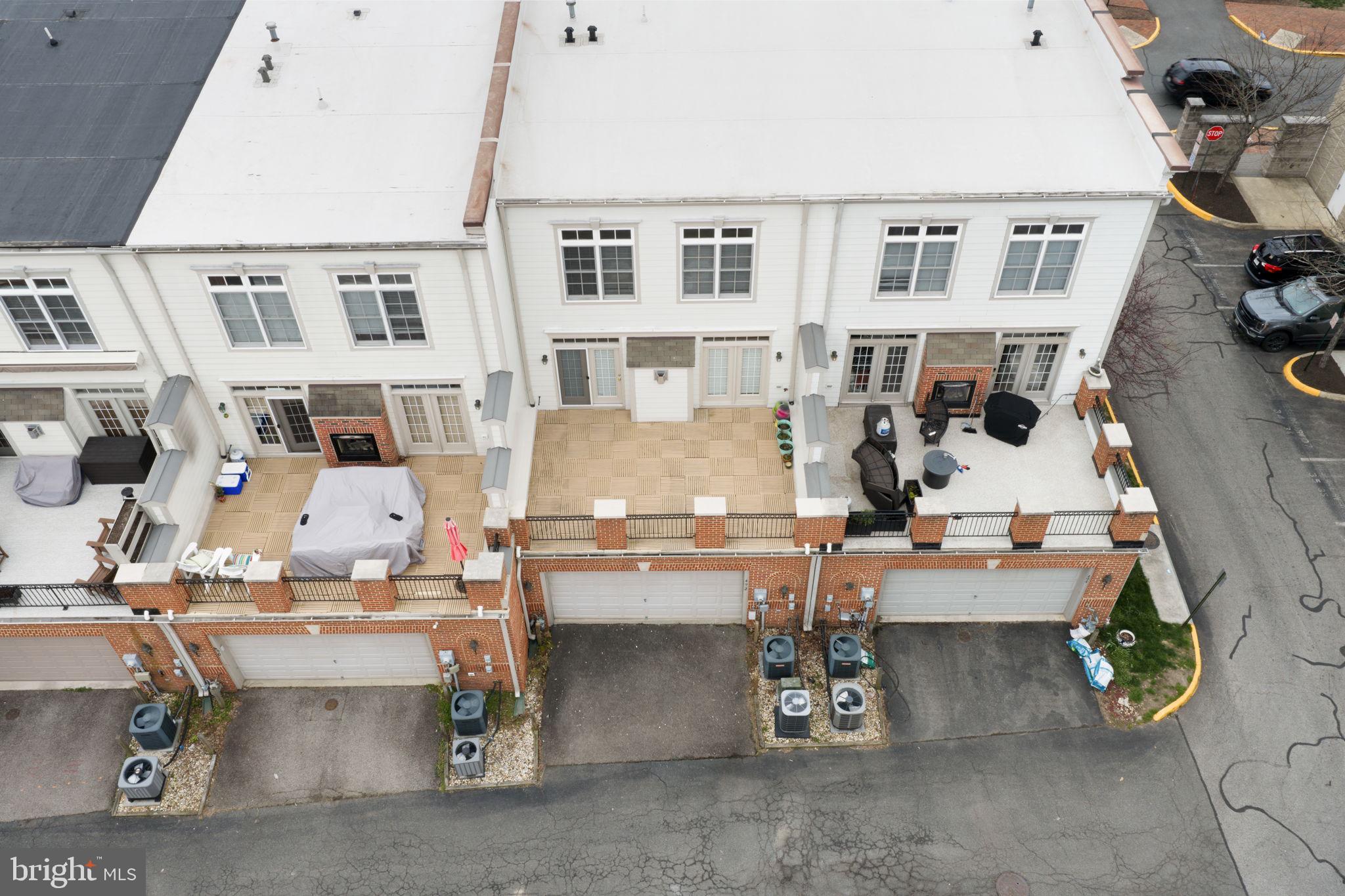 BELMONT TOWN CENTER - Residential