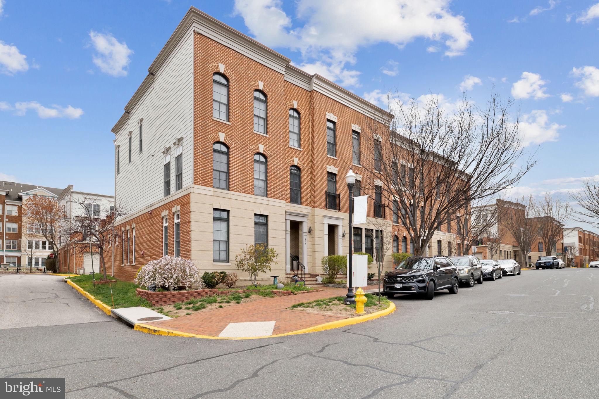 492 HARBOR SIDE STREET