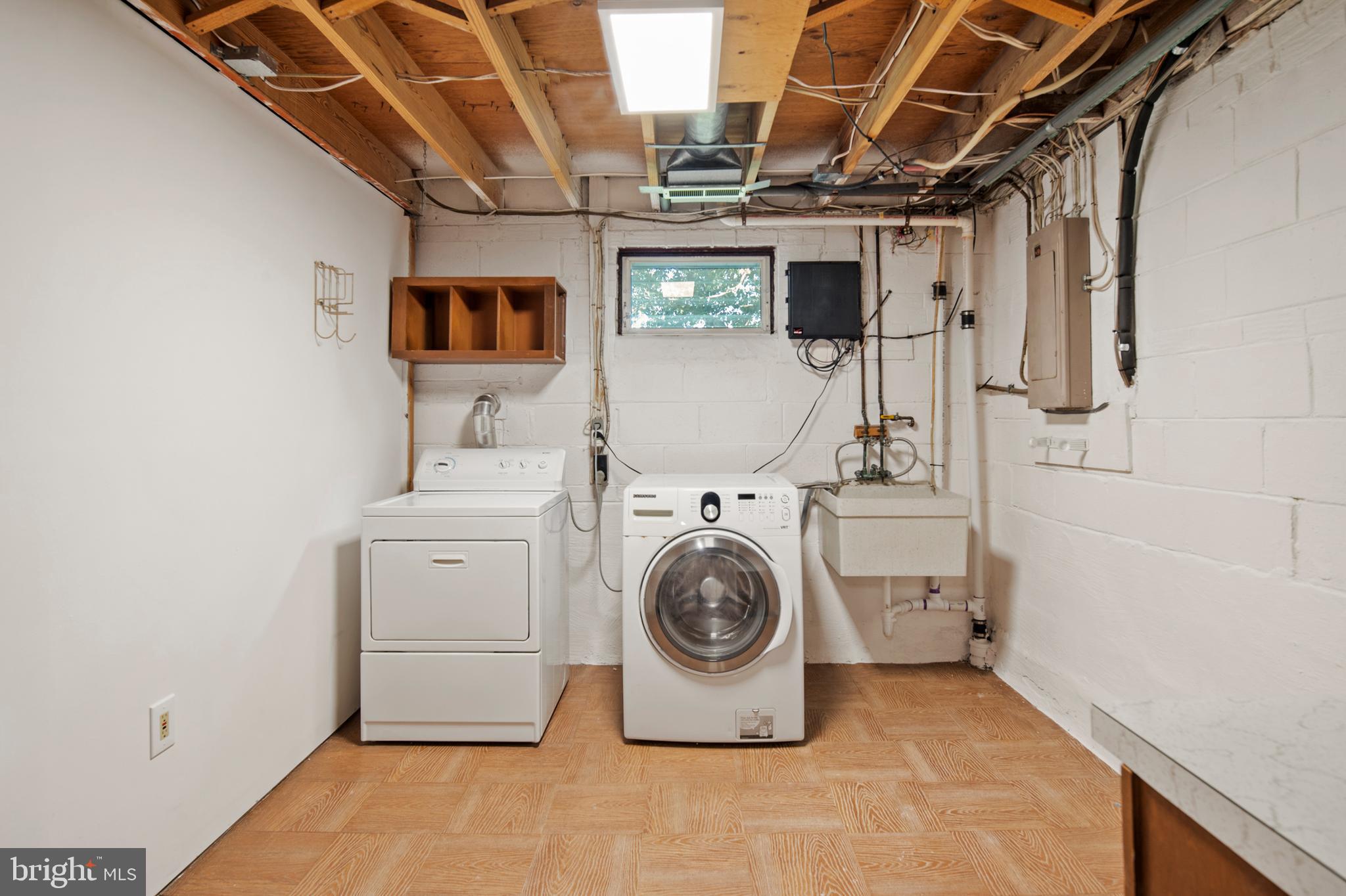 CALVERTON - Residential