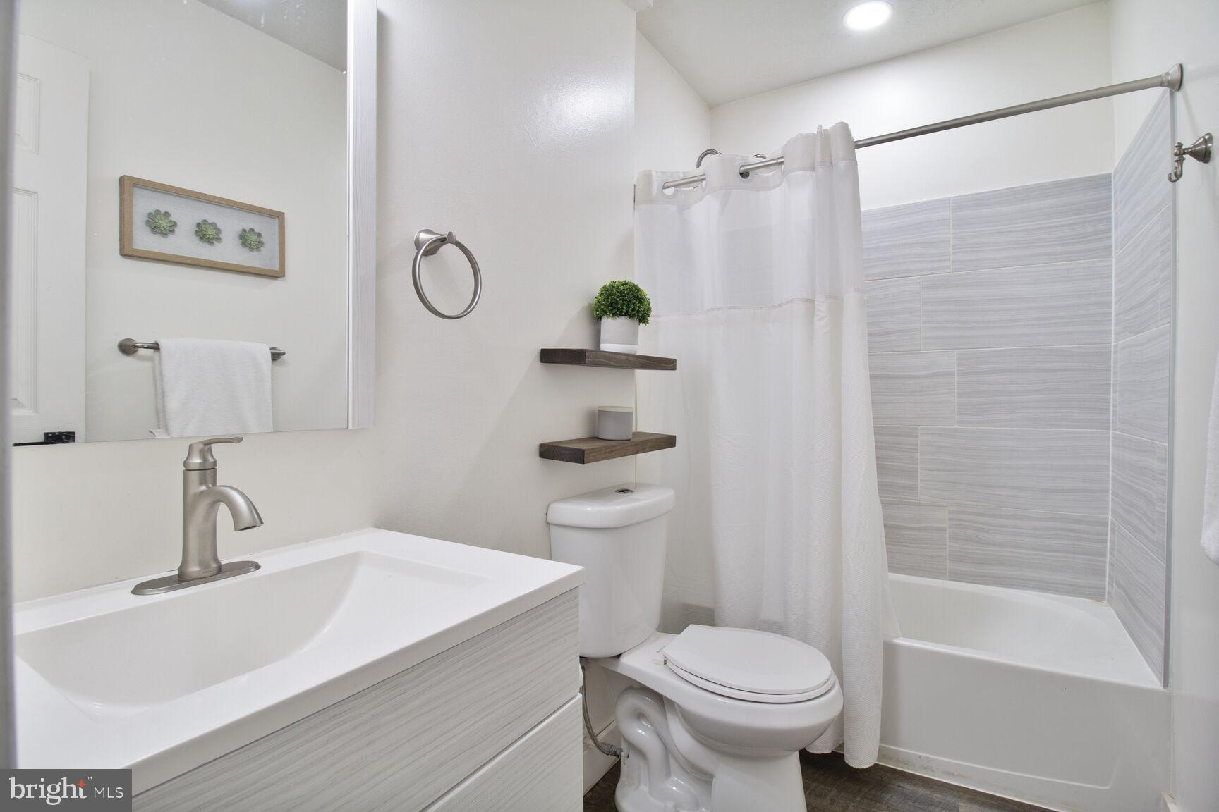 RIDGE COMMONS - Residential