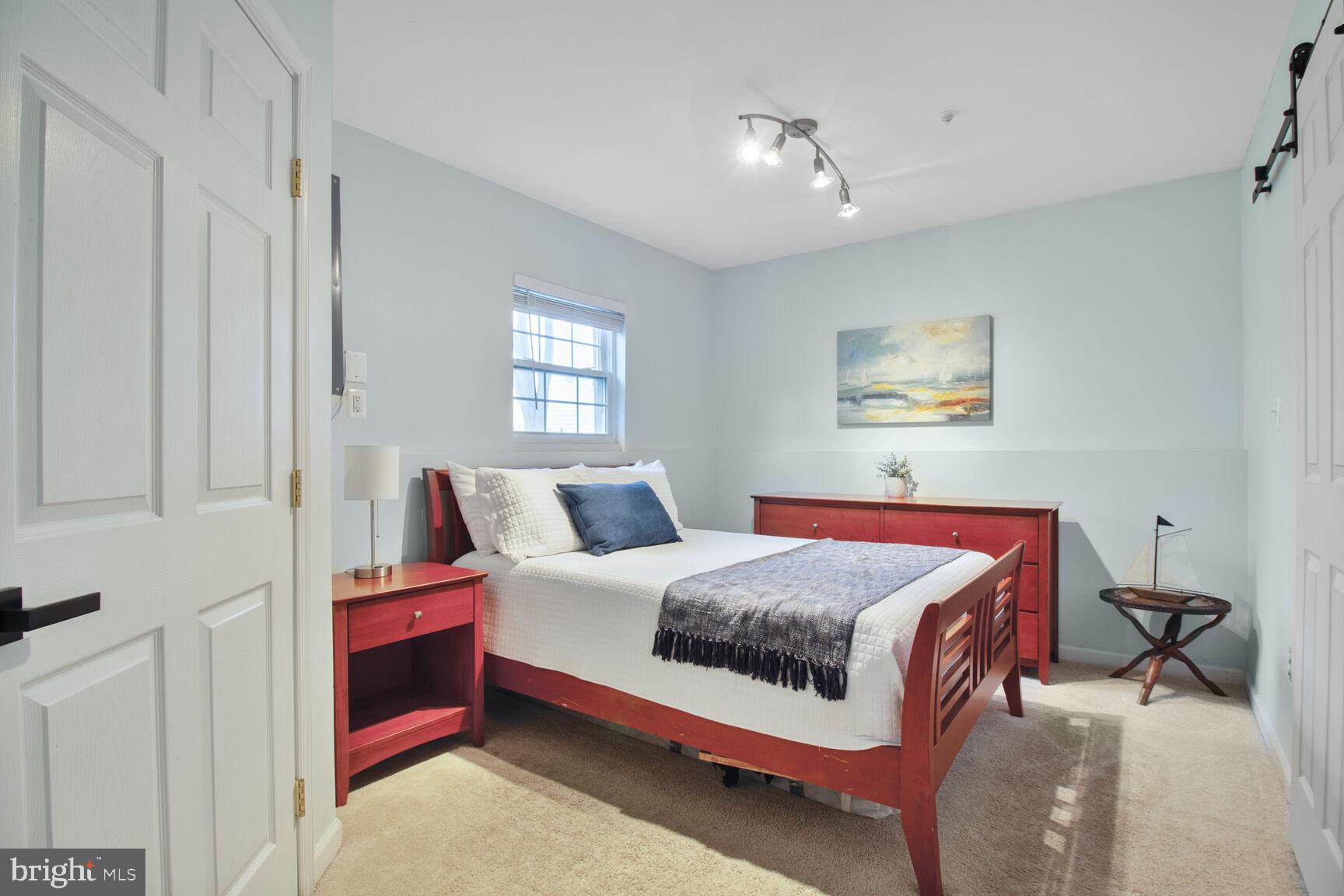 RIDGE COMMONS - Residential