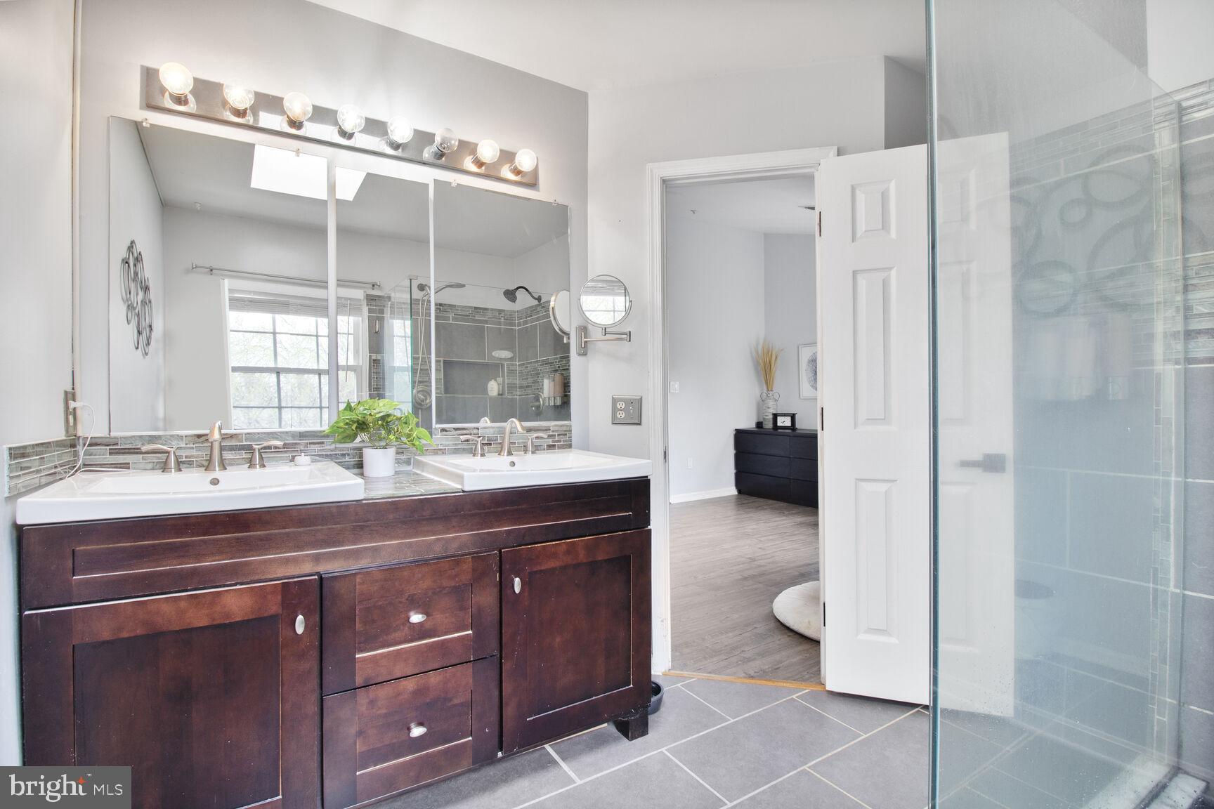 RIDGE COMMONS - Residential