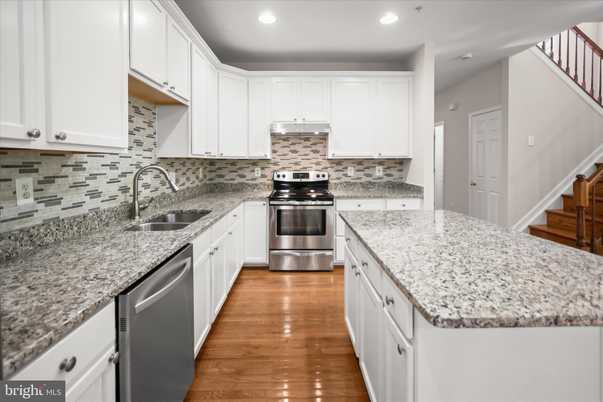 VILLAGE OF RIVER HILL - Residential