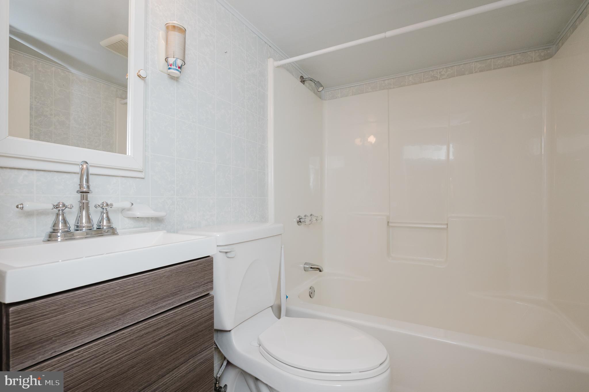 HALLFIELD MANOR - Residential