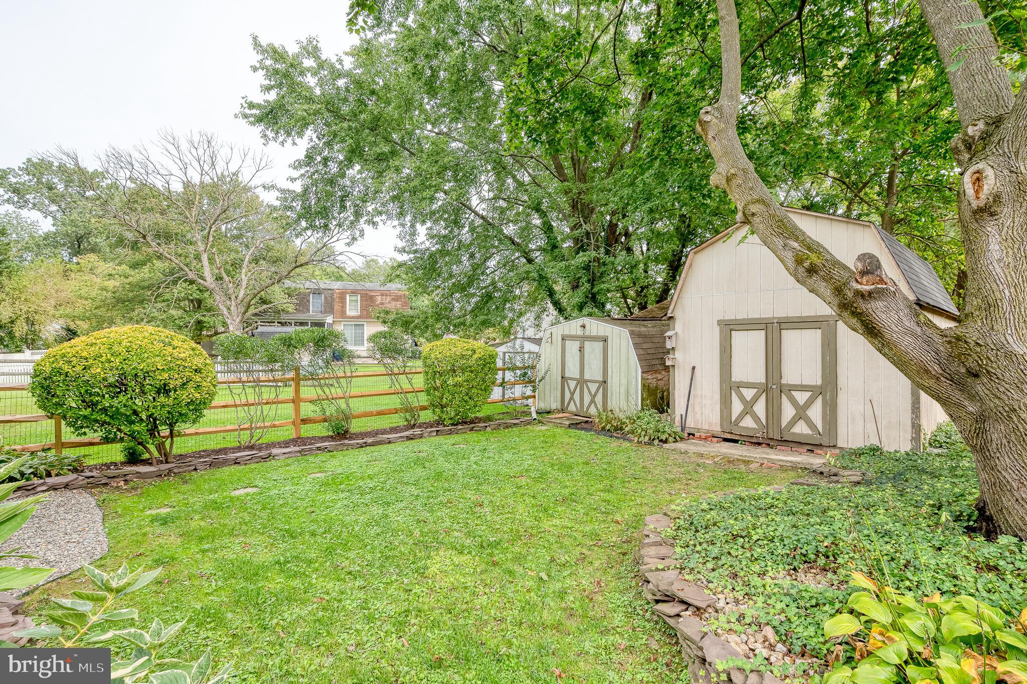 HALLFIELD MANOR - Residential