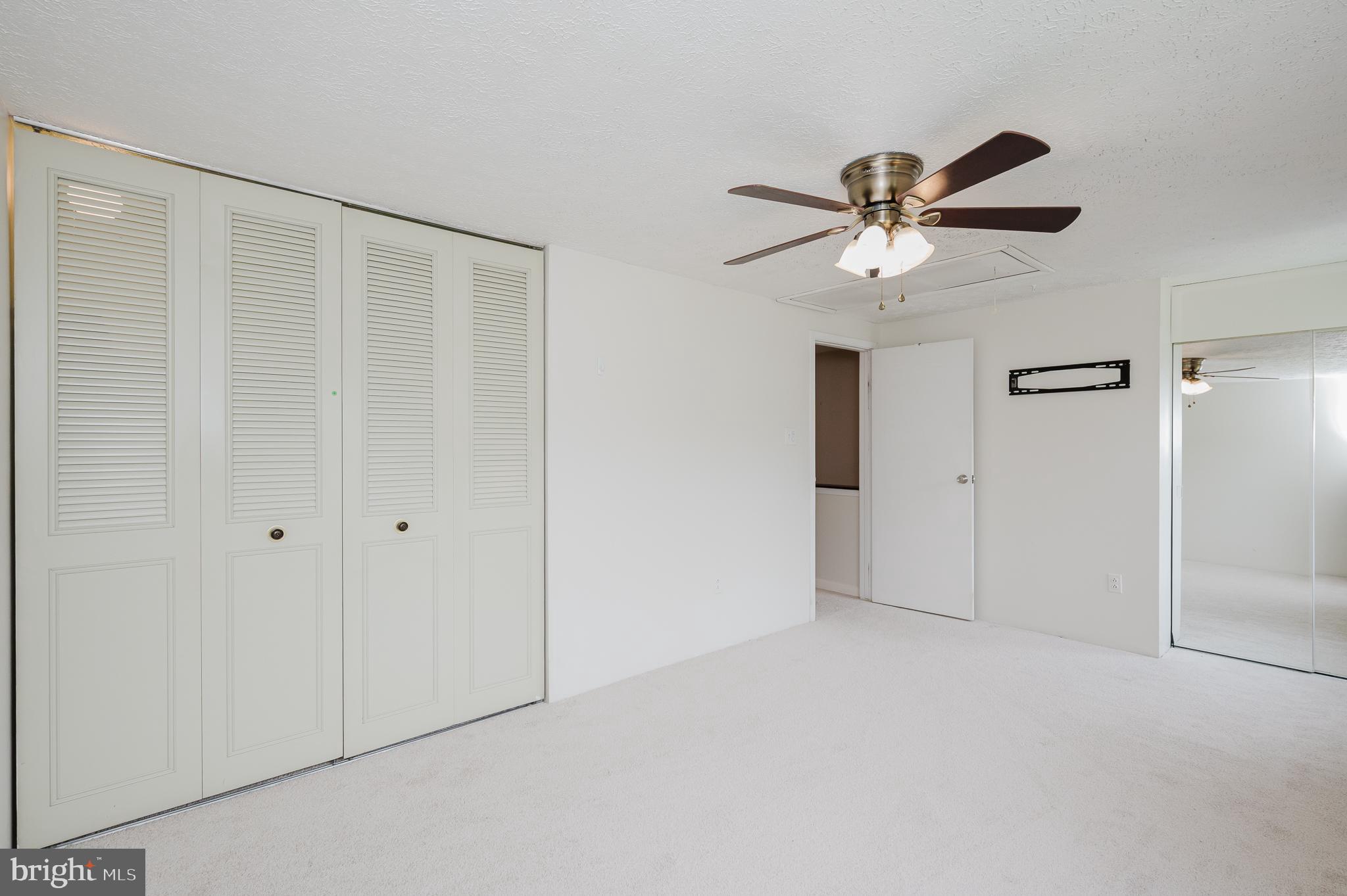 HALLFIELD MANOR - Residential