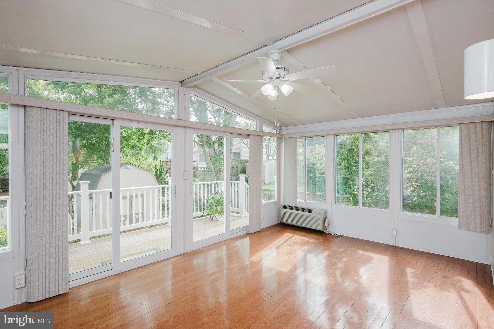 HALLFIELD MANOR - Residential