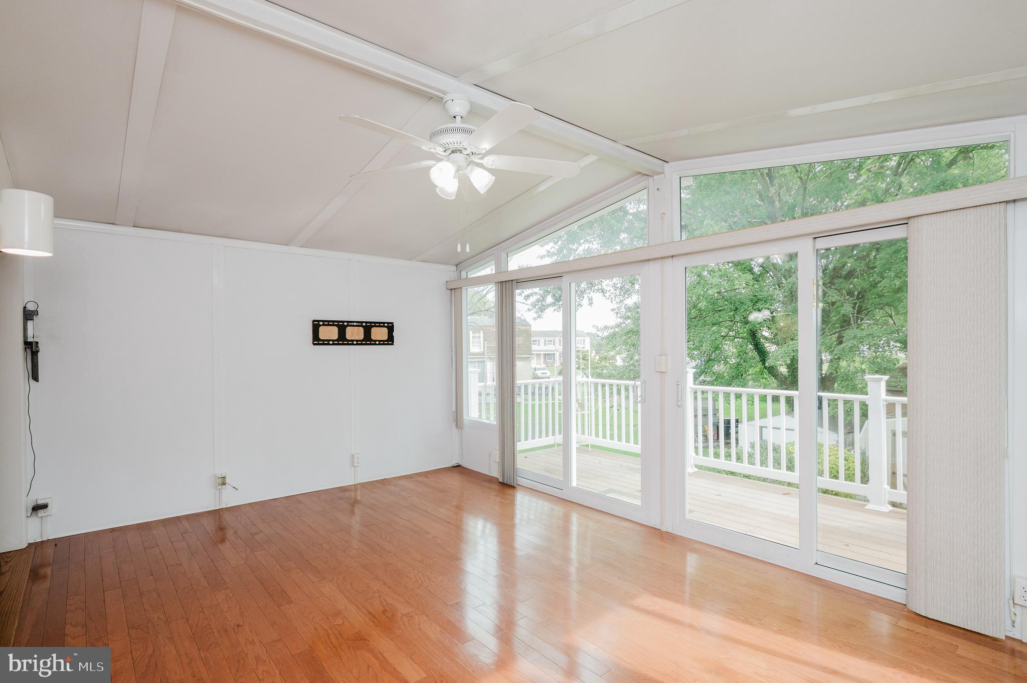 HALLFIELD MANOR - Residential