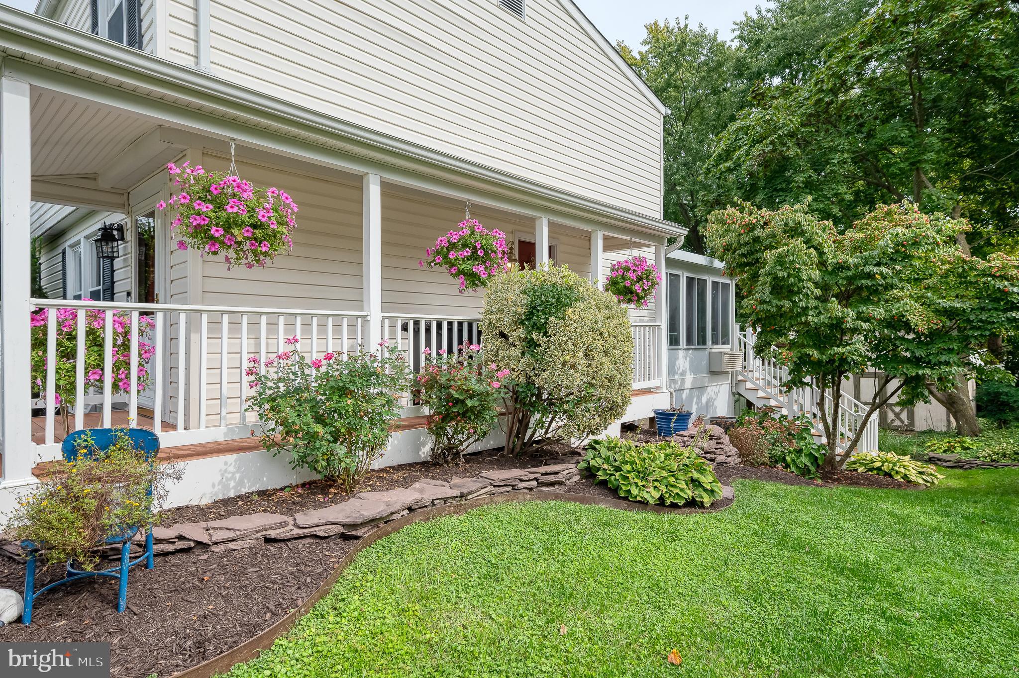 HALLFIELD MANOR - Residential