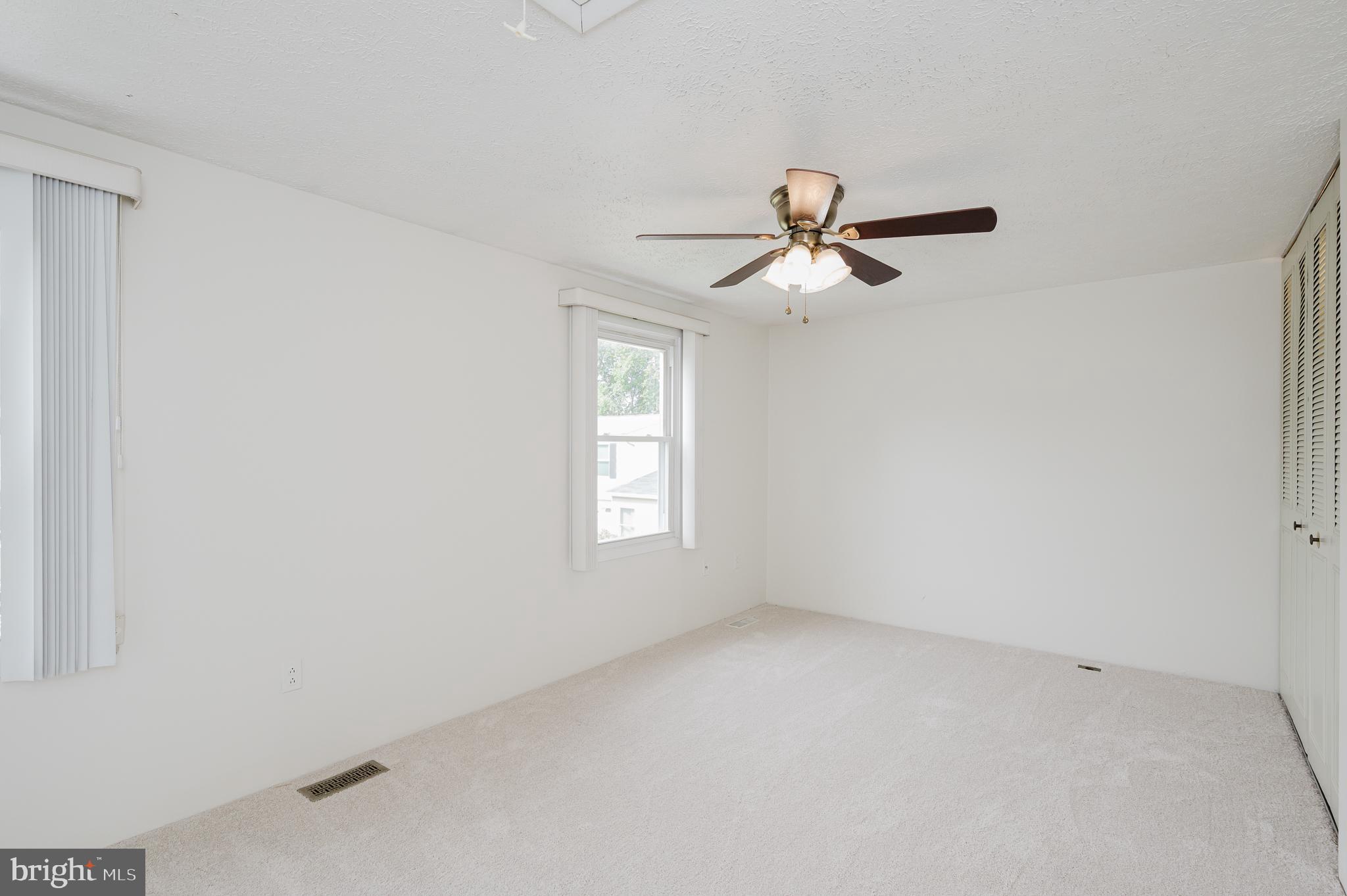 HALLFIELD MANOR - Residential