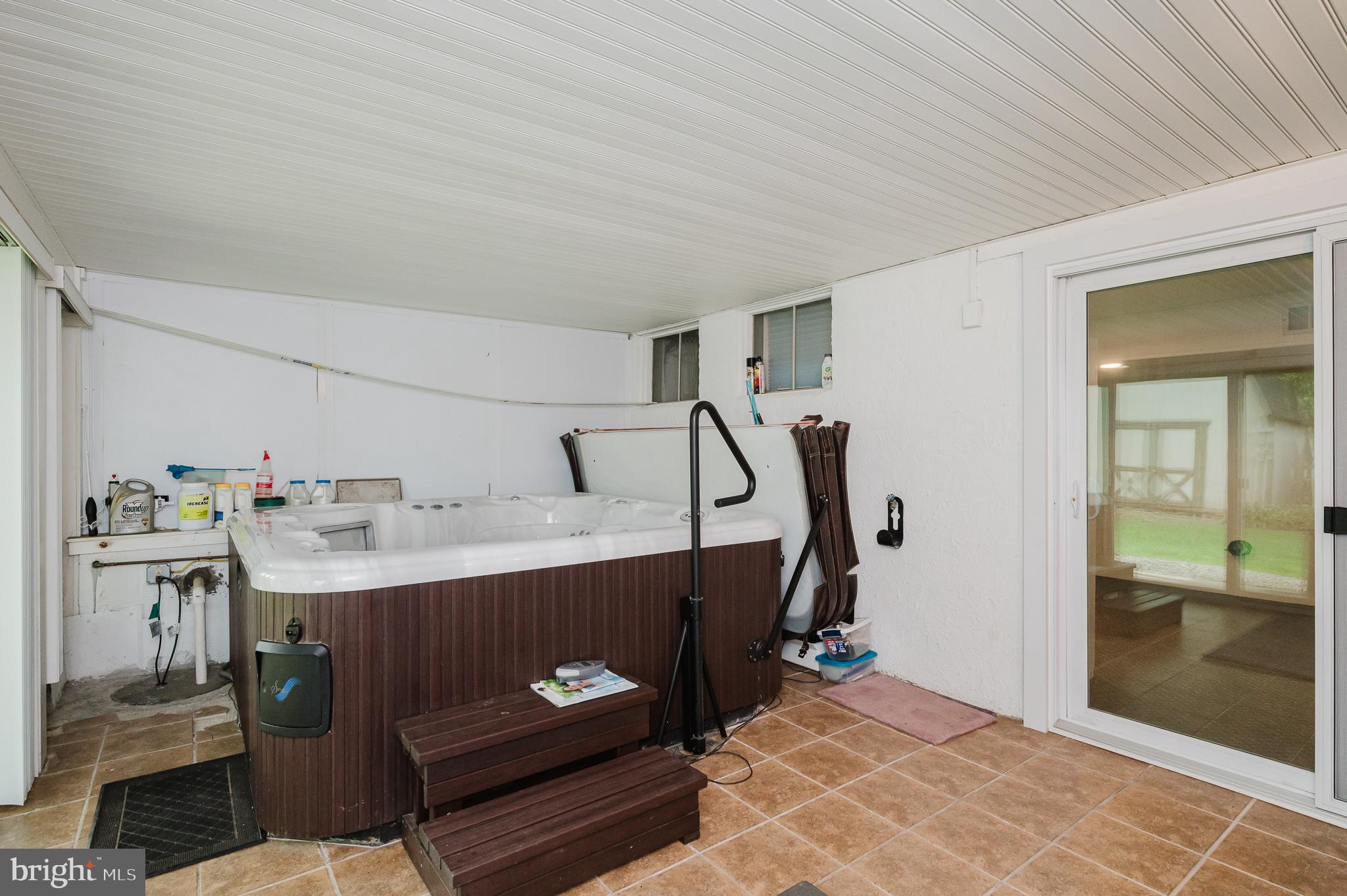 HALLFIELD MANOR - Residential