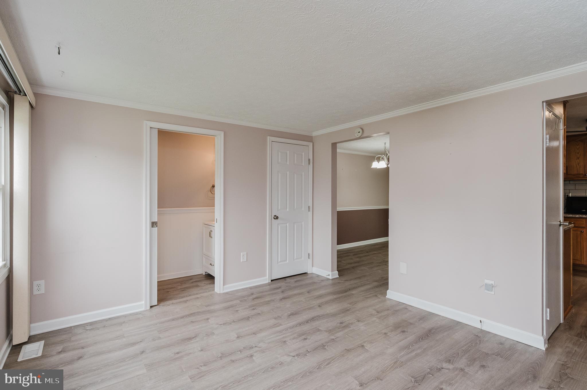 HALLFIELD MANOR - Residential