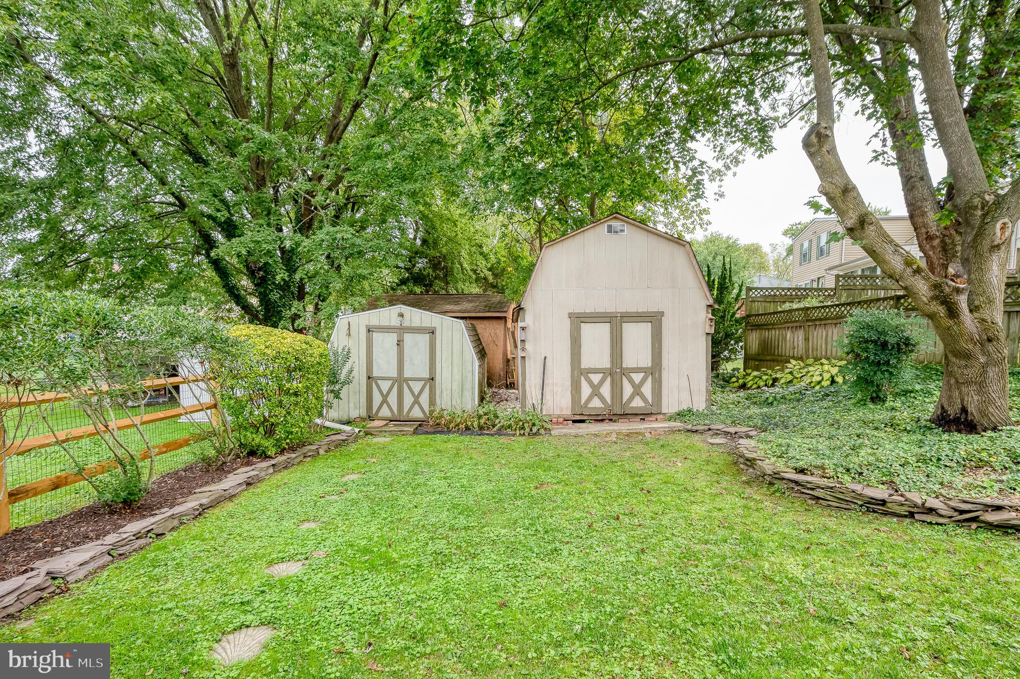 HALLFIELD MANOR - Residential