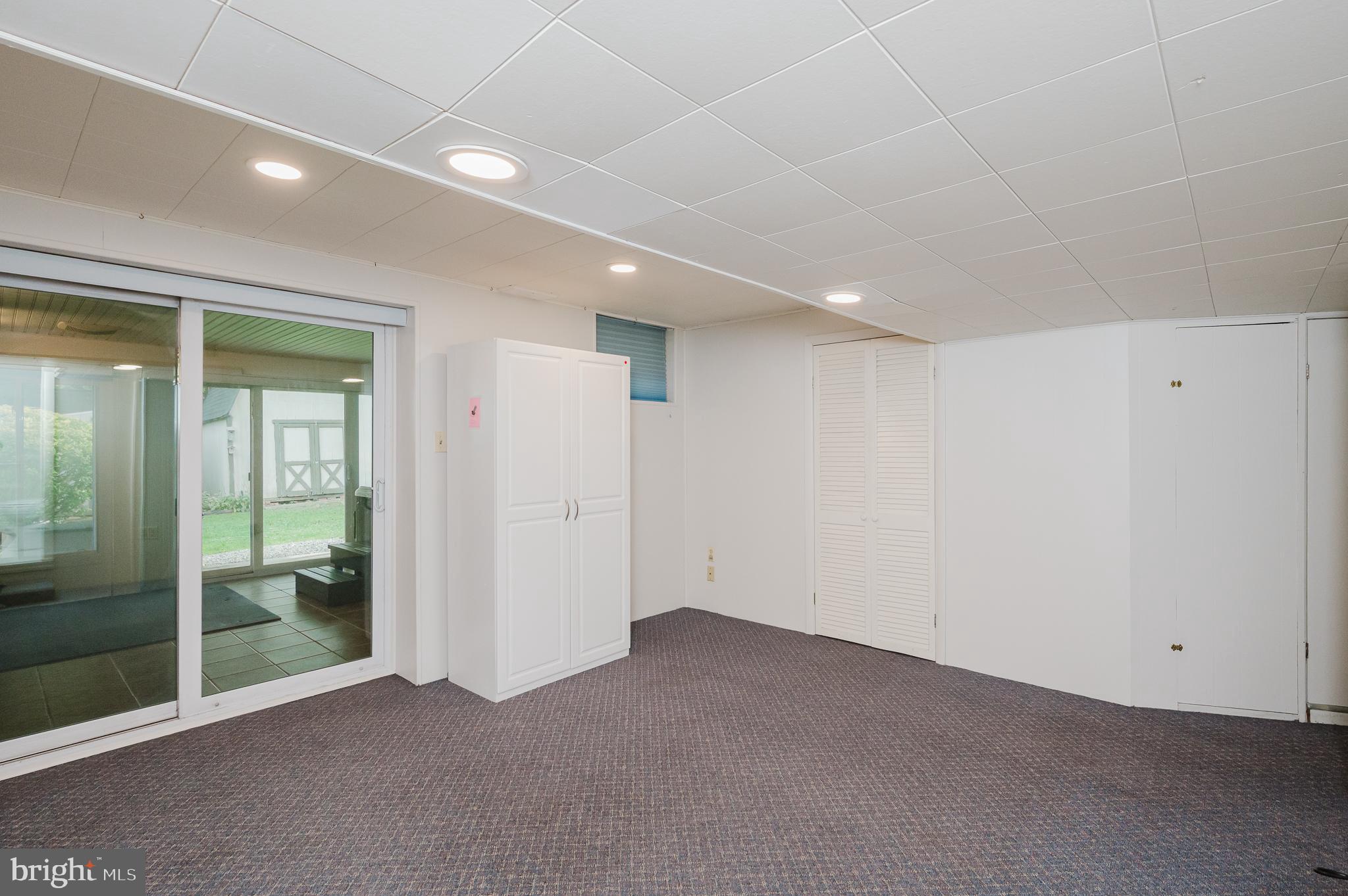 HALLFIELD MANOR - Residential