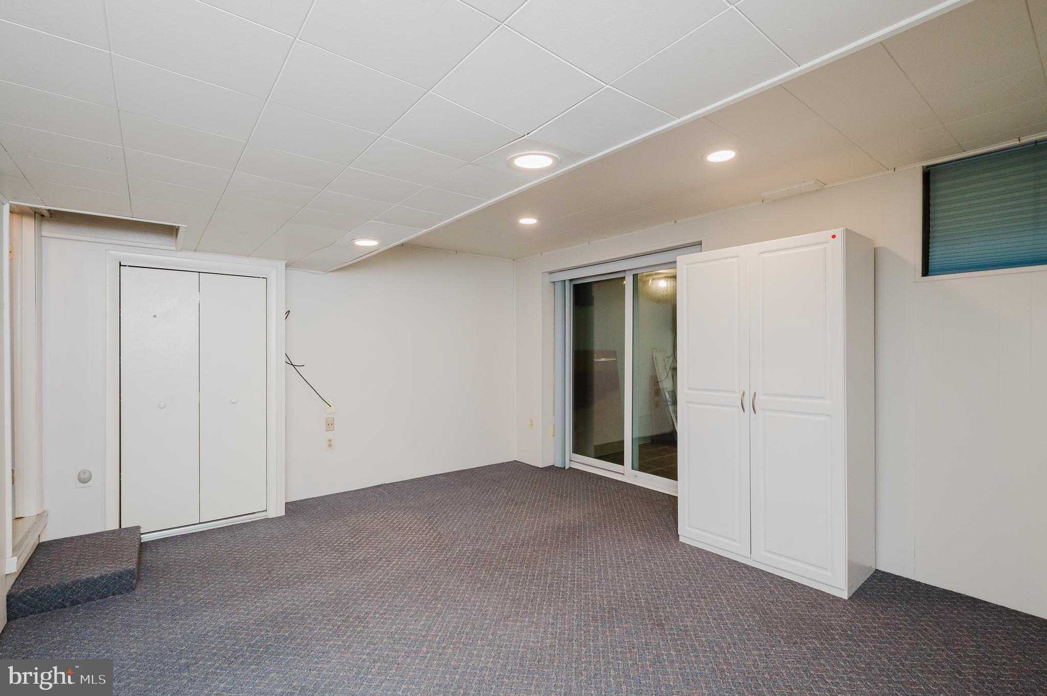 HALLFIELD MANOR - Residential