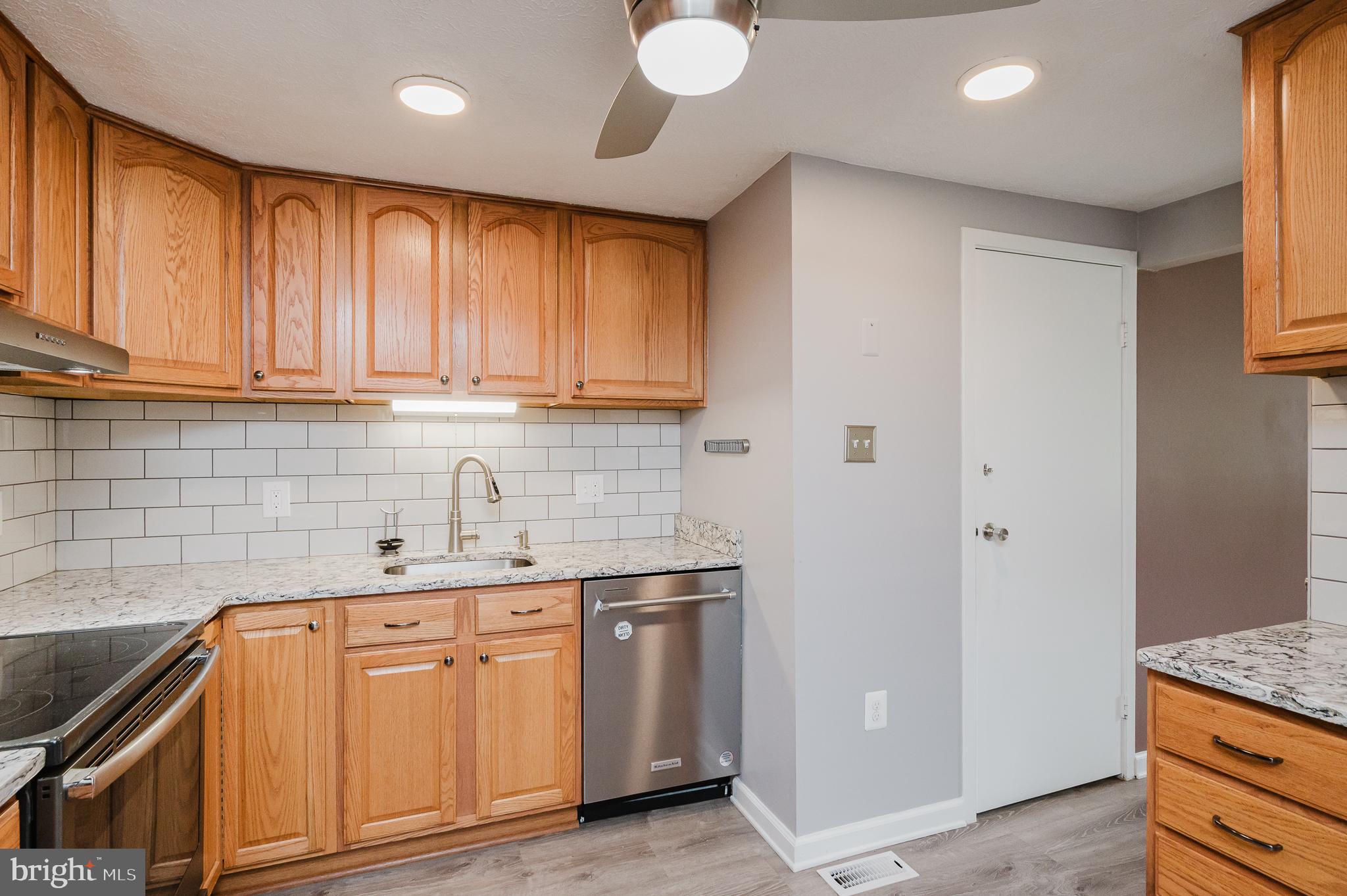 HALLFIELD MANOR - Residential