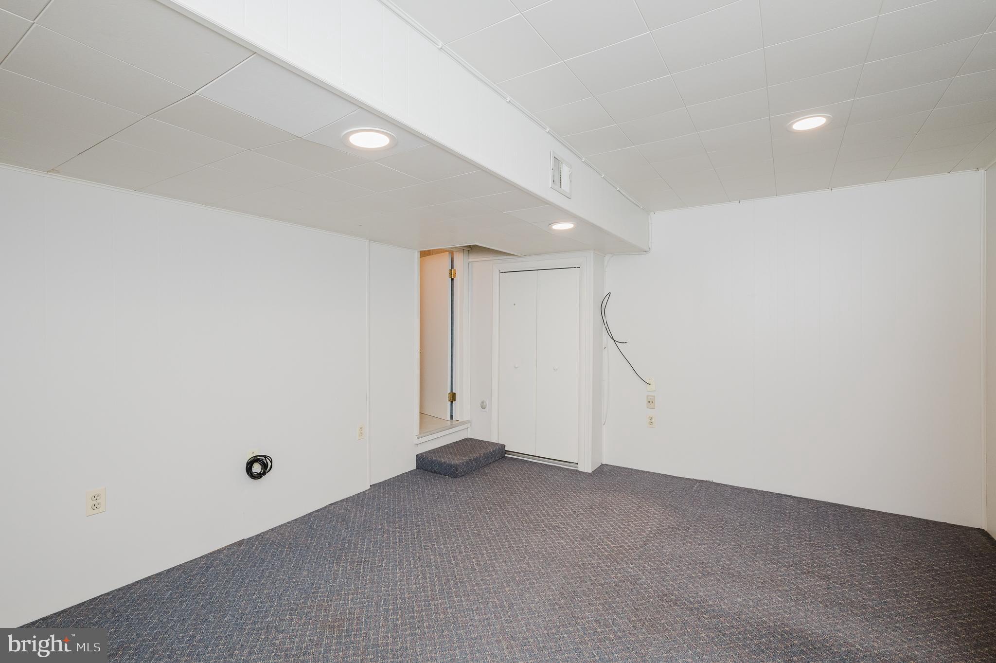 HALLFIELD MANOR - Residential