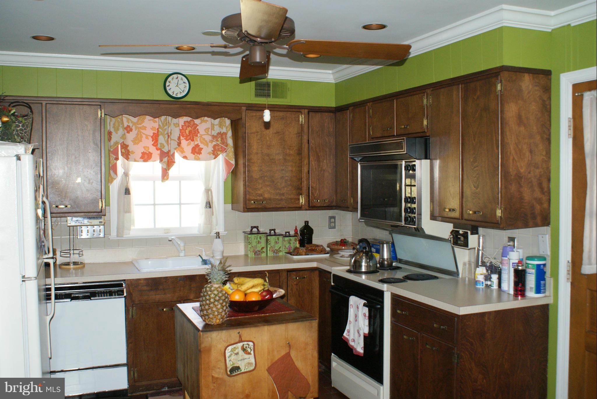 SPRINGBROOK KNOLLS - Residential