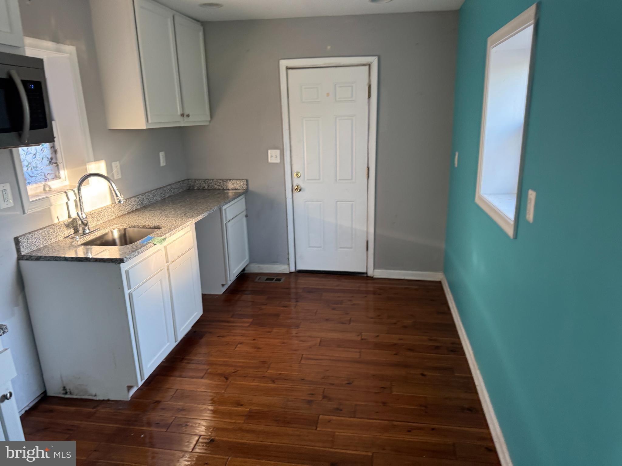 EVERGREEN LAWN - Residential