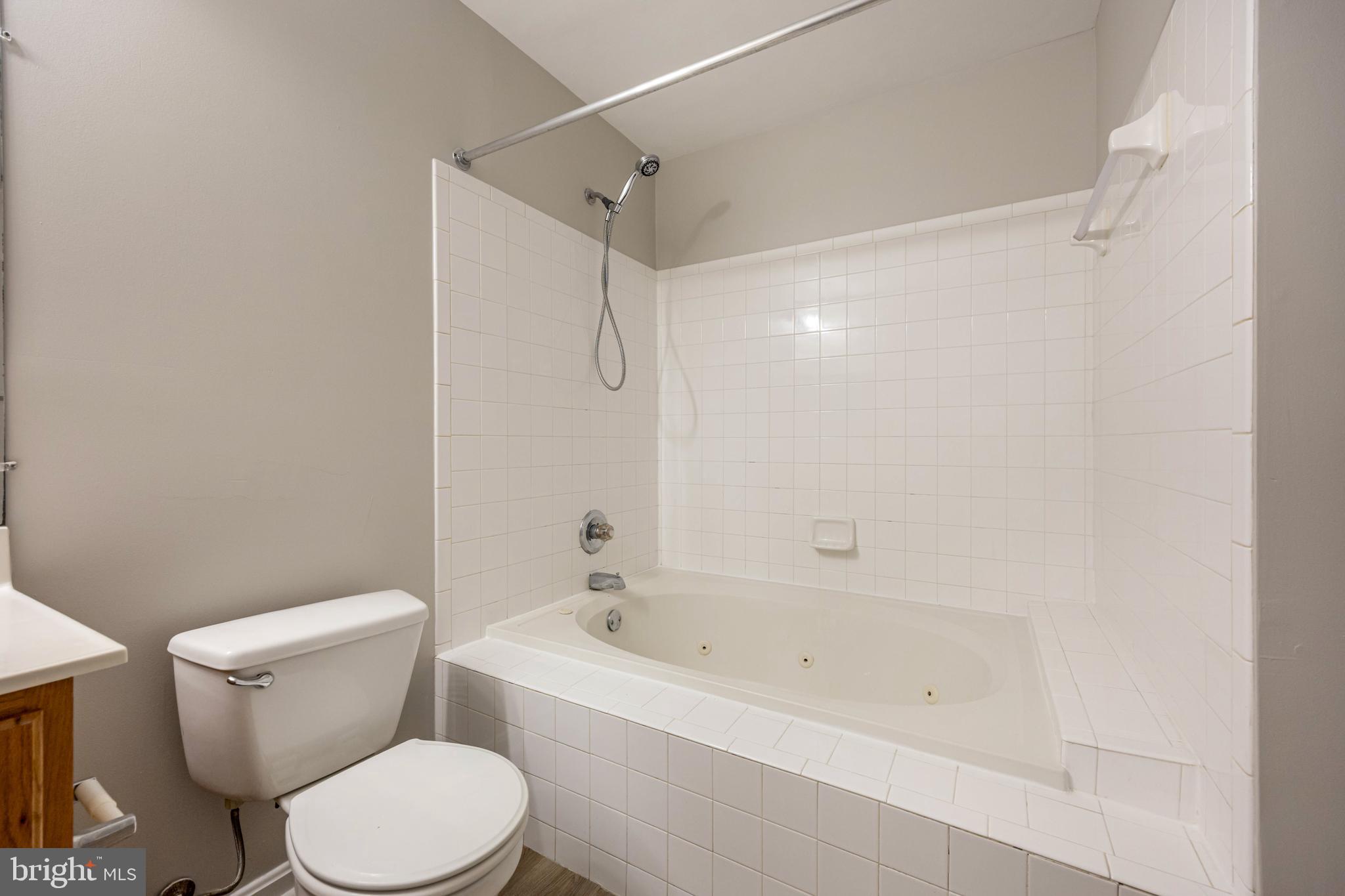 GREENBELT LAKE - Residential