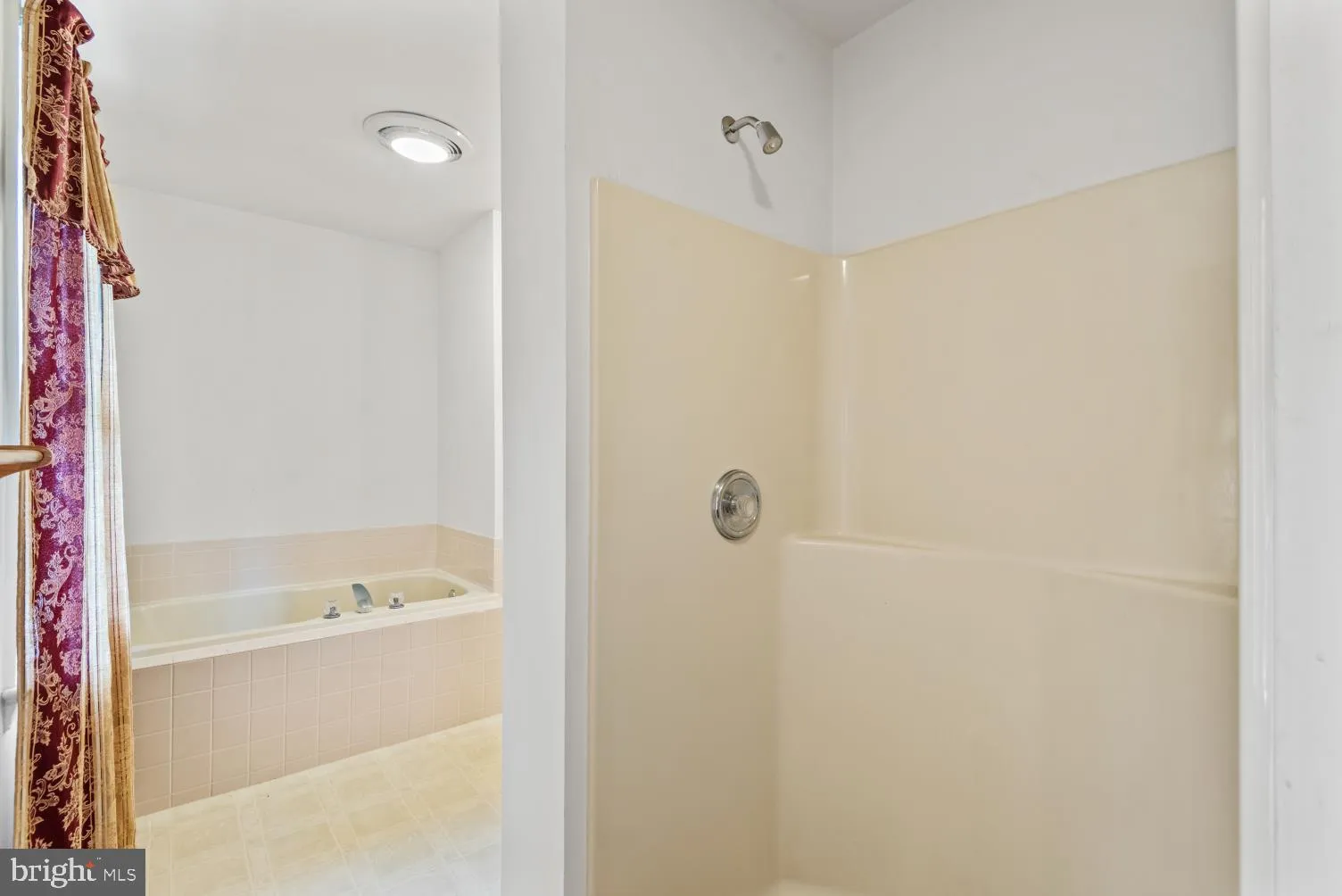 Colonial Beach, Virginia 22443, United States, 4 Bedrooms Bedrooms, ,3 BathroomsBathrooms,Residential,Active,122440