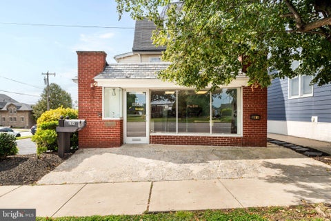 Photo of 800 Fayette Street, CONSHOHOCKEN, PA 19428 (MLS # PAMC2193322)