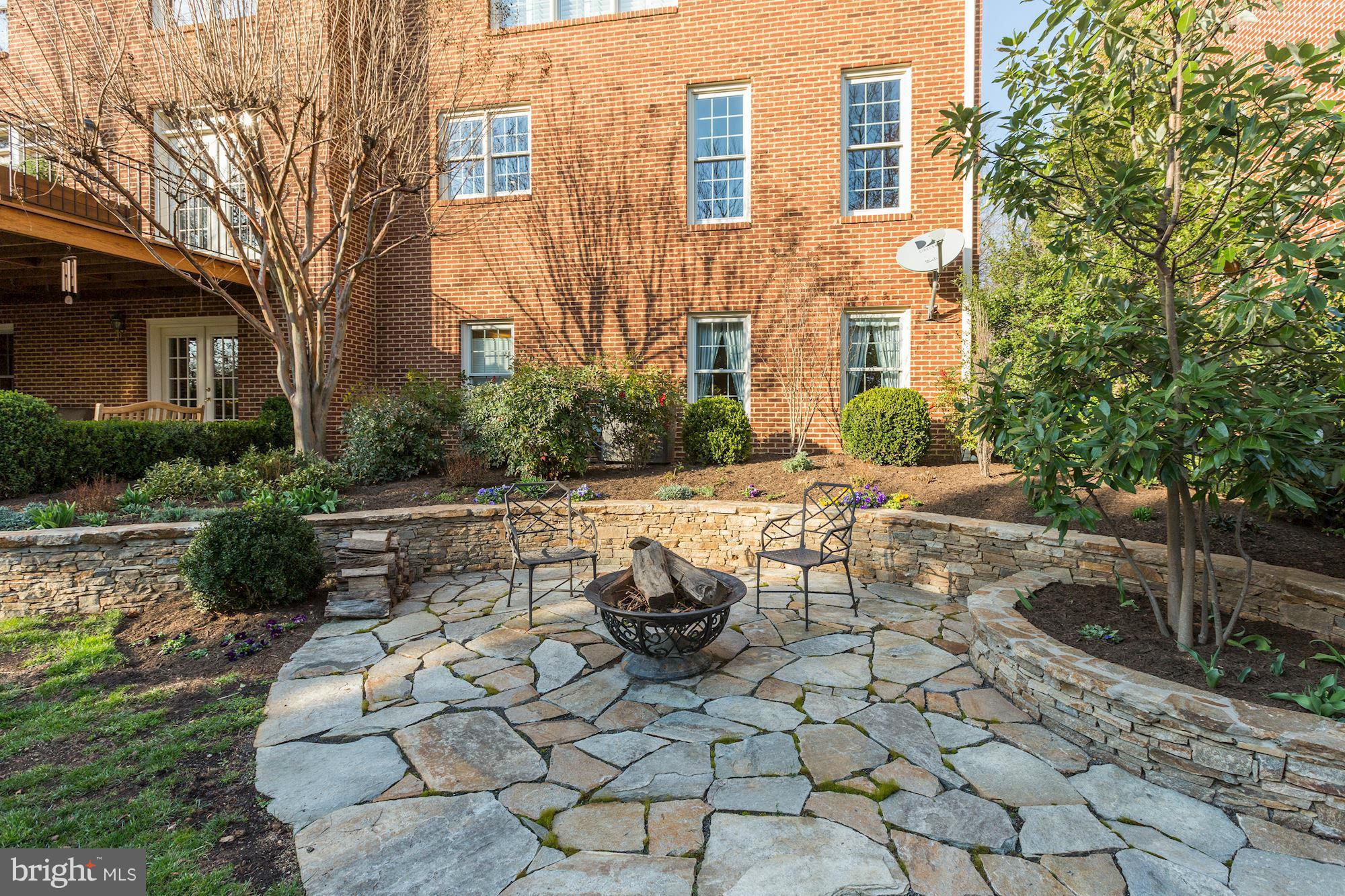 RIVER FALLS - Residential