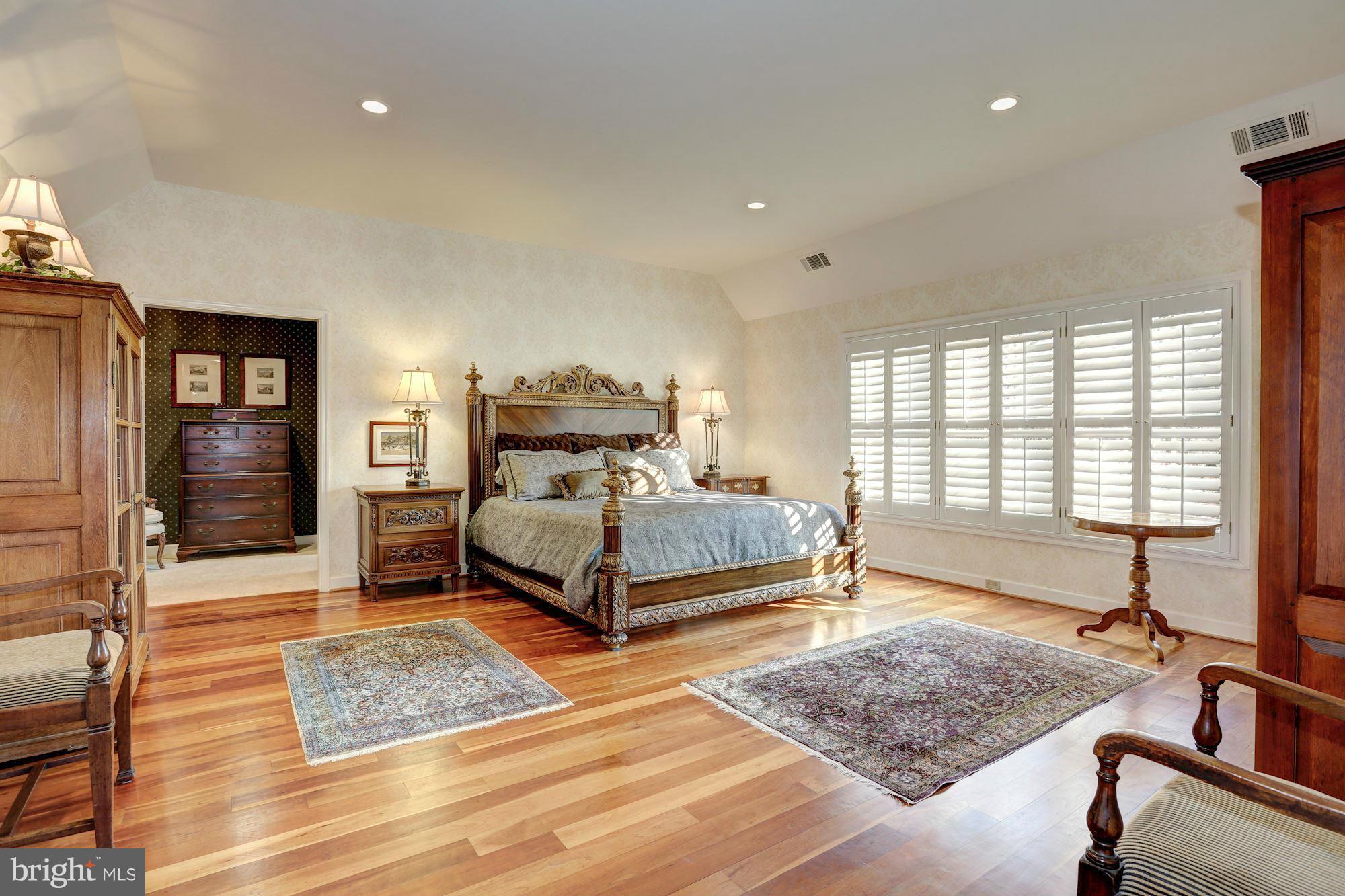 RIVER FALLS - Residential