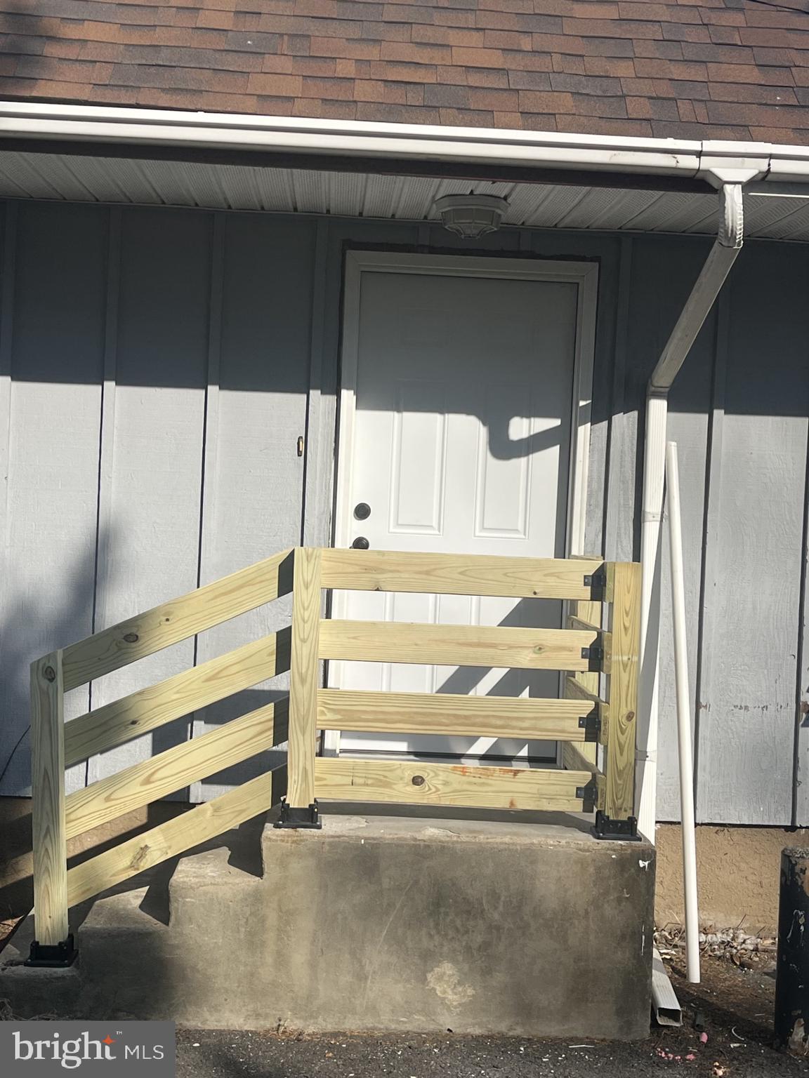 COMMONS OF MIDDLET - Residential Lease