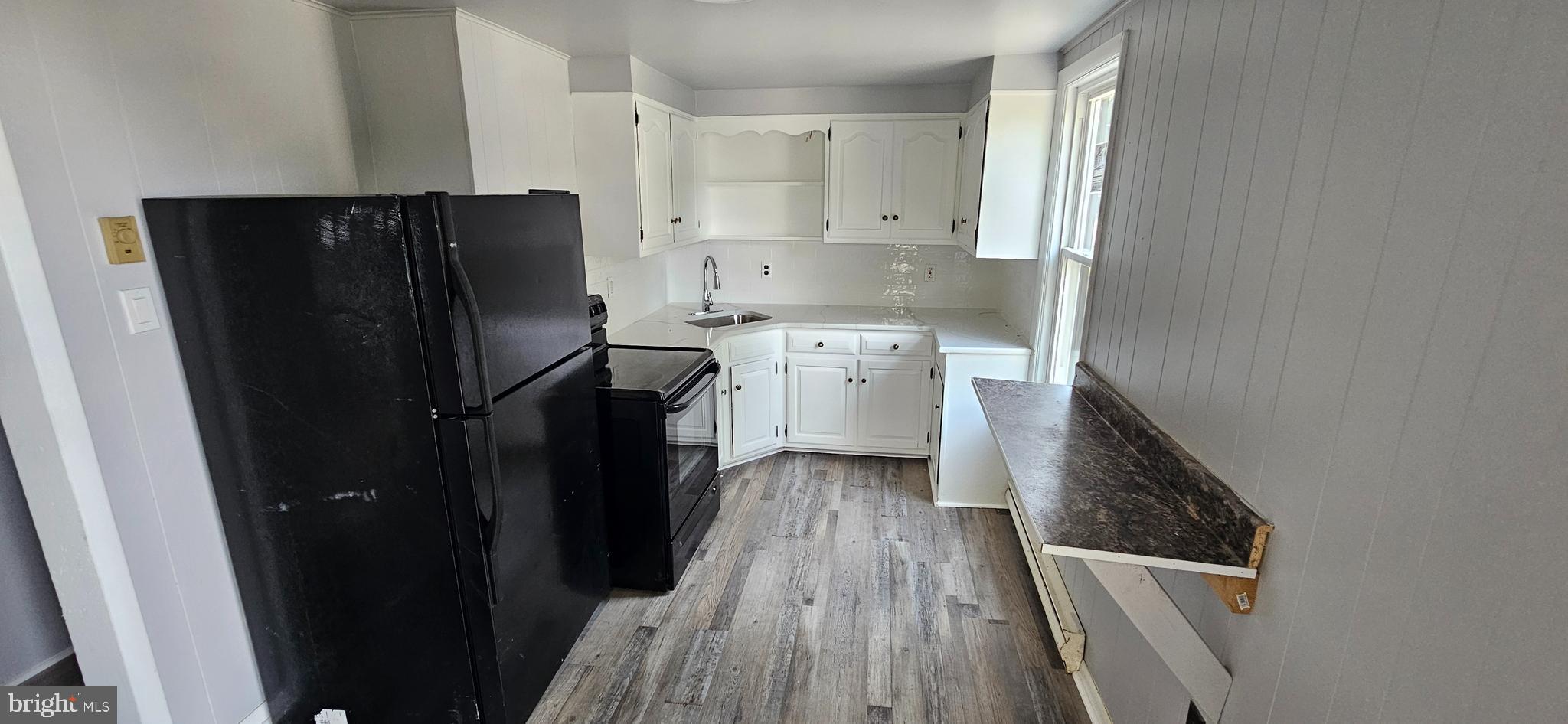 COMMONS OF MIDDLET - Residential Lease