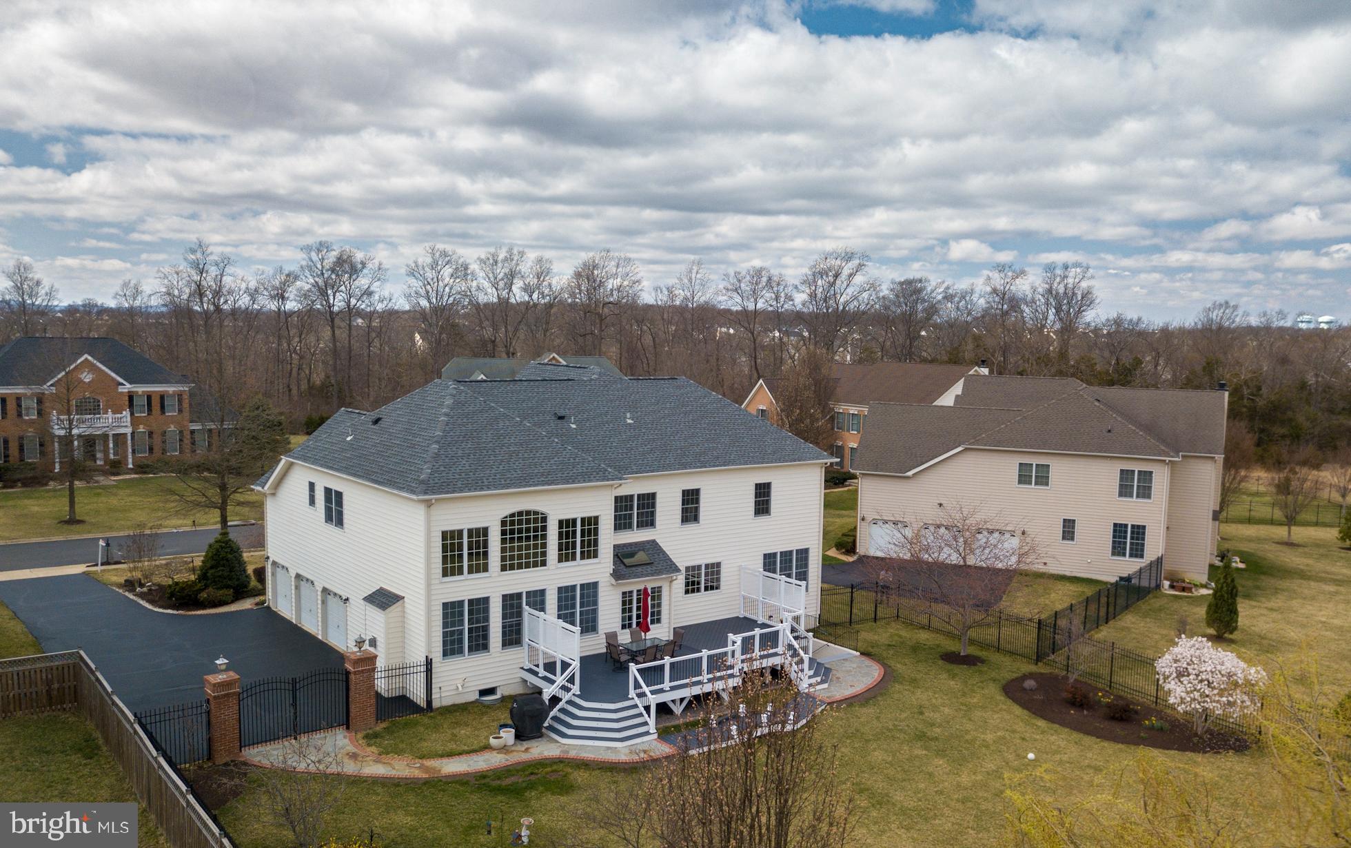 LOUDOUN VALLEY ESTATES - Residential