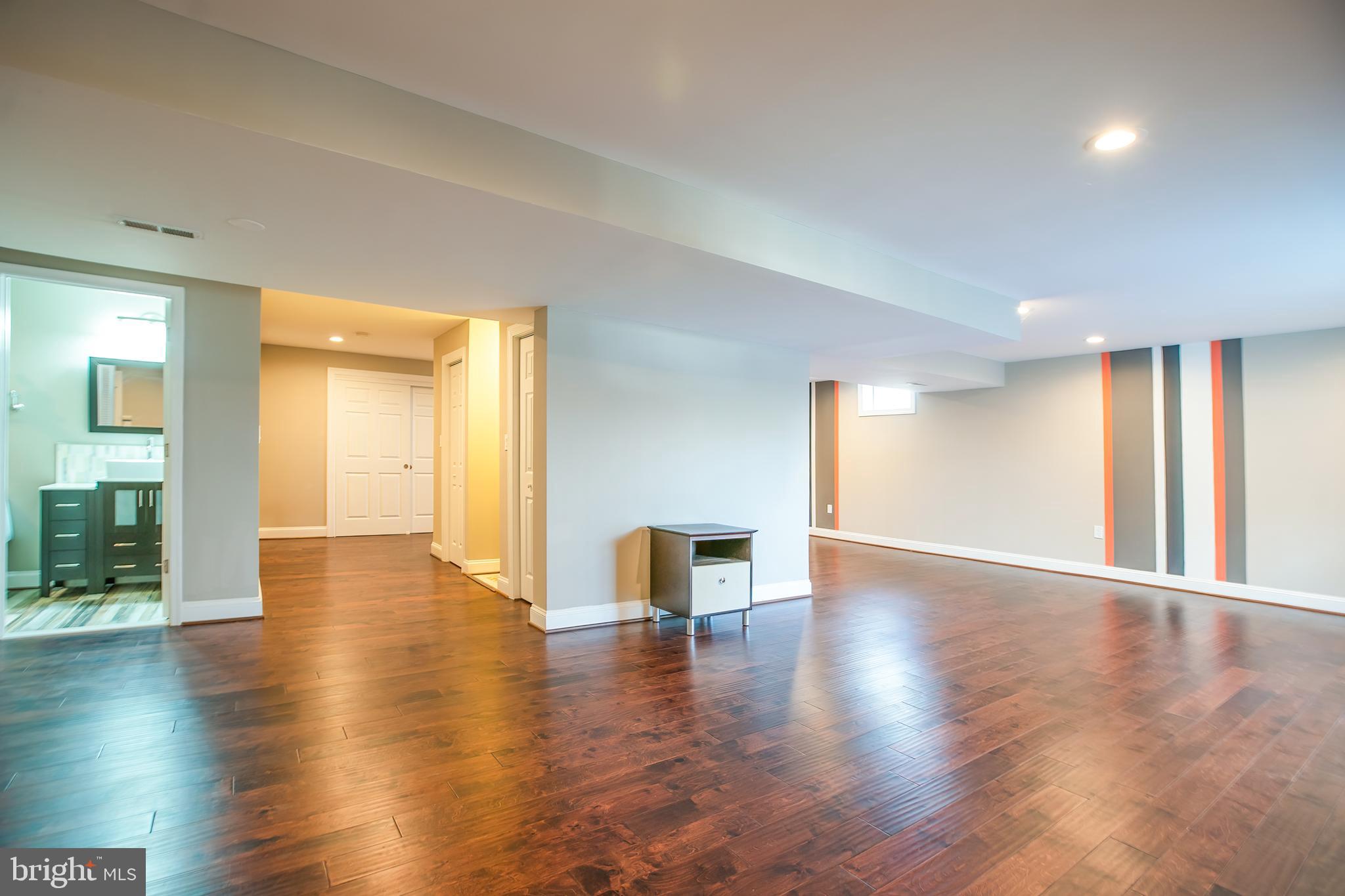 LOUDOUN VALLEY ESTATES - Residential