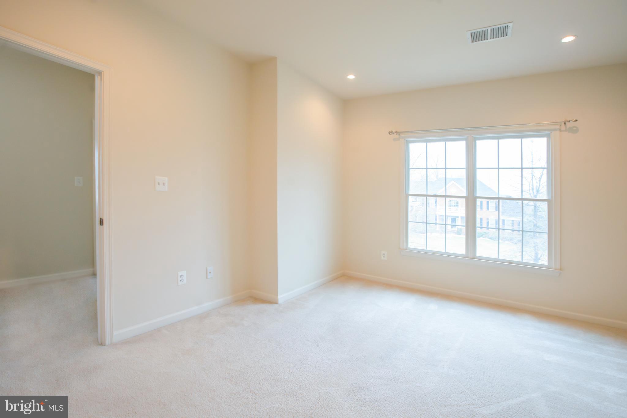 LOUDOUN VALLEY ESTATES - Residential