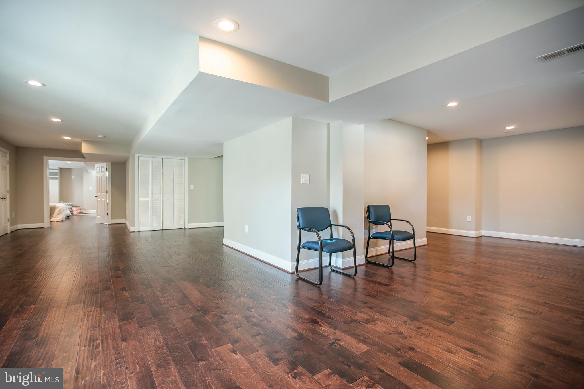 LOUDOUN VALLEY ESTATES - Residential