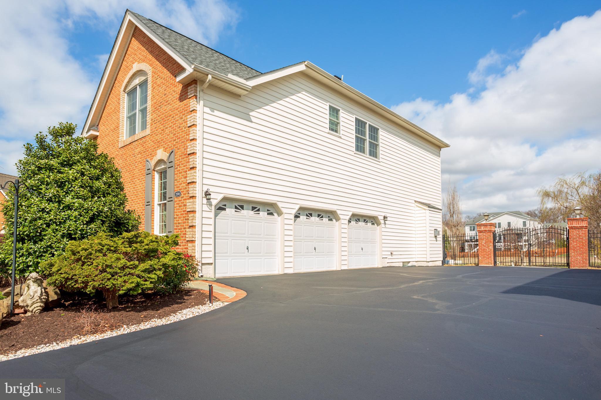 LOUDOUN VALLEY ESTATES - Residential