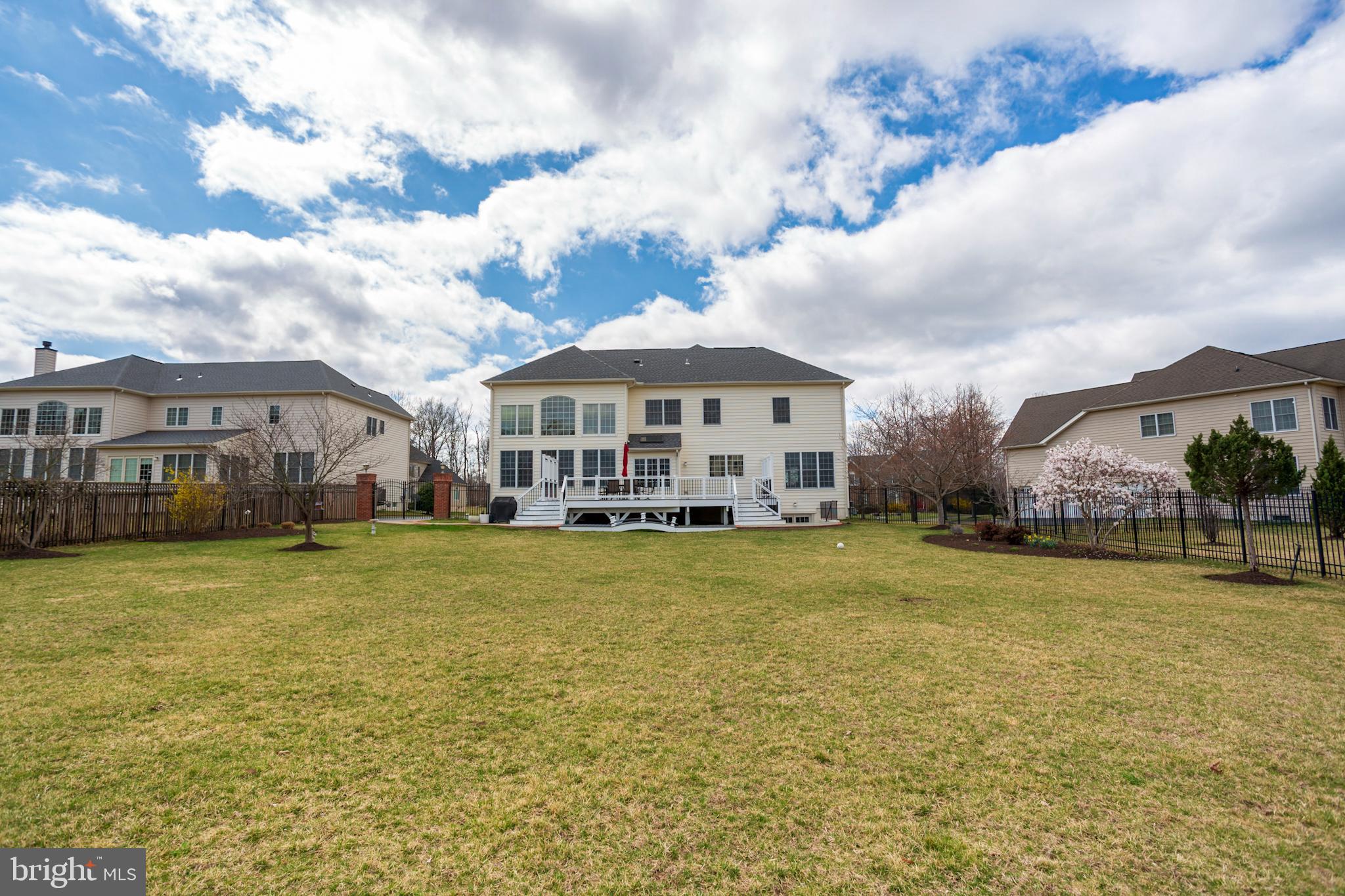 LOUDOUN VALLEY ESTATES - Residential