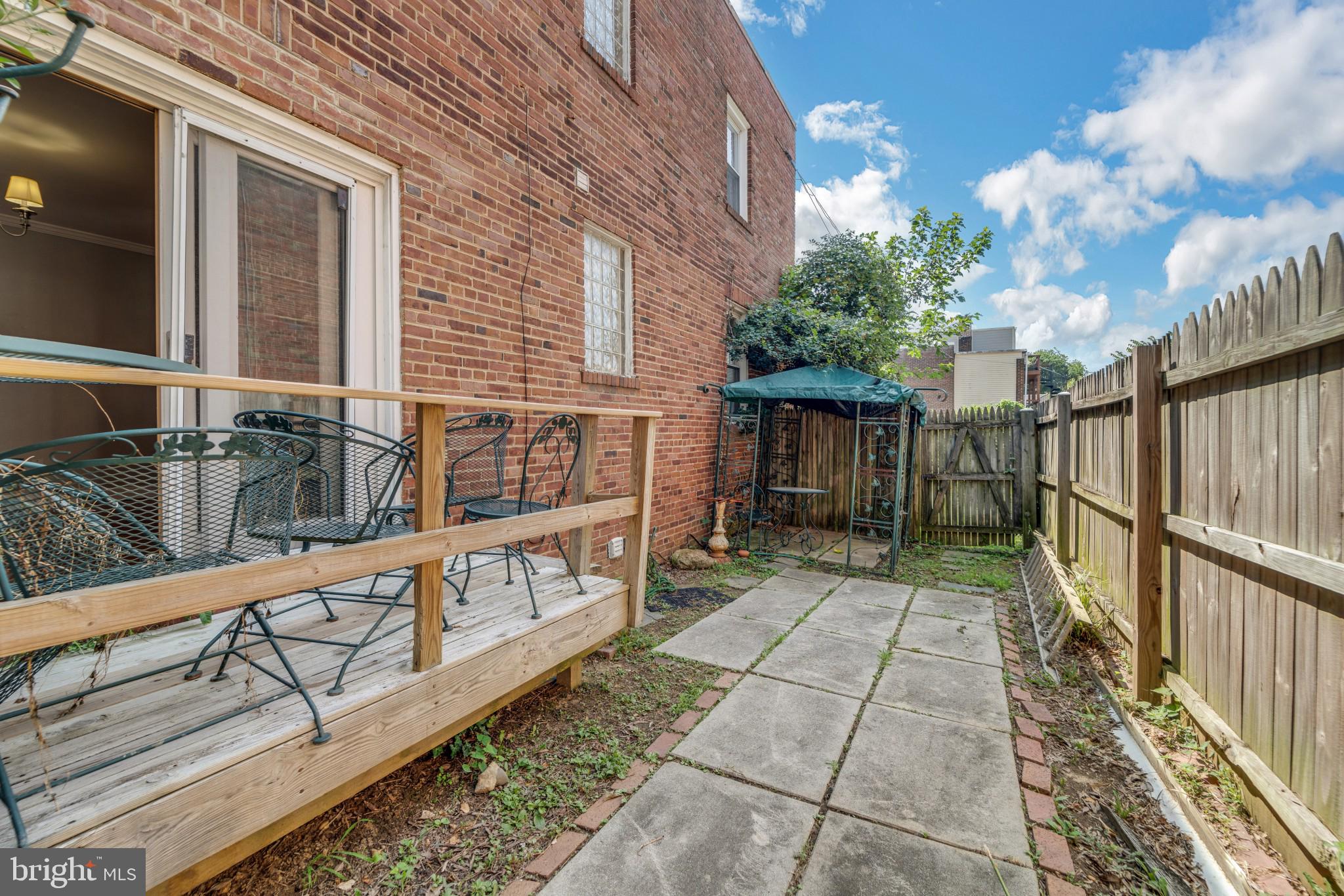 19 HAMILTON STREET NE