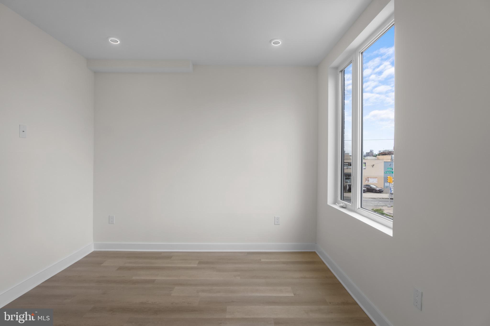 NORRIS SQUARE - Residential Income
