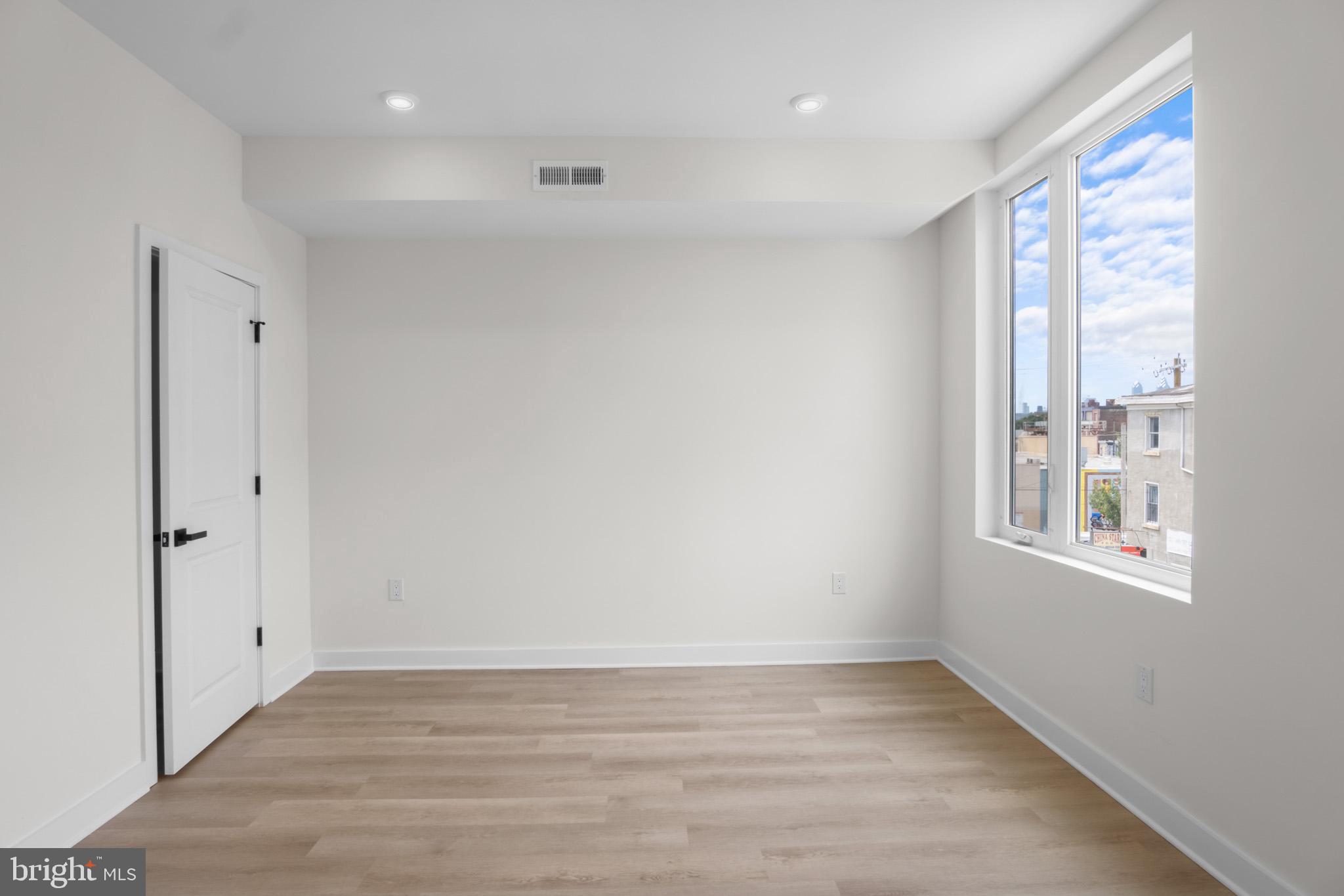 NORRIS SQUARE - Residential Income
