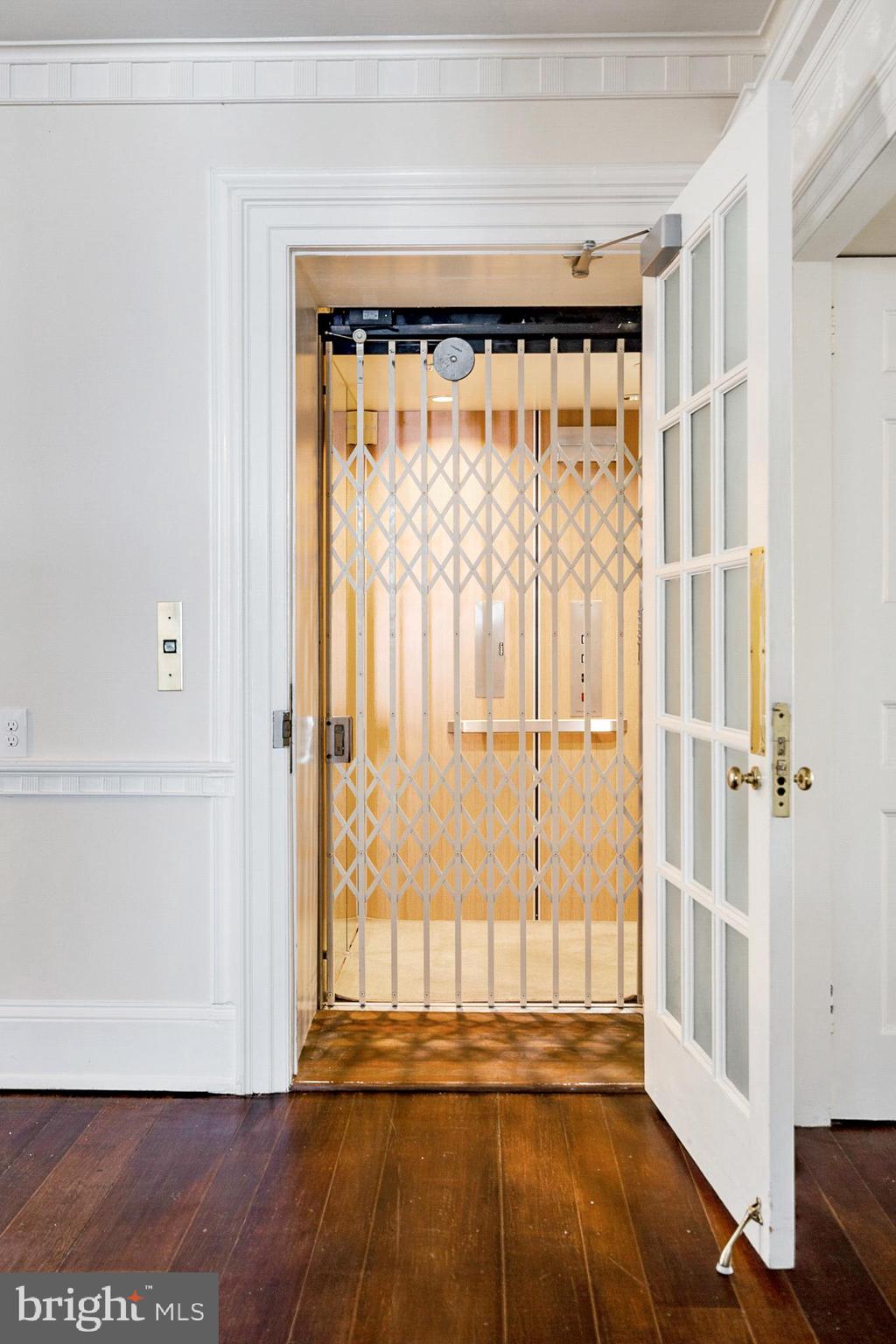 INDIAN CREEK - Residential