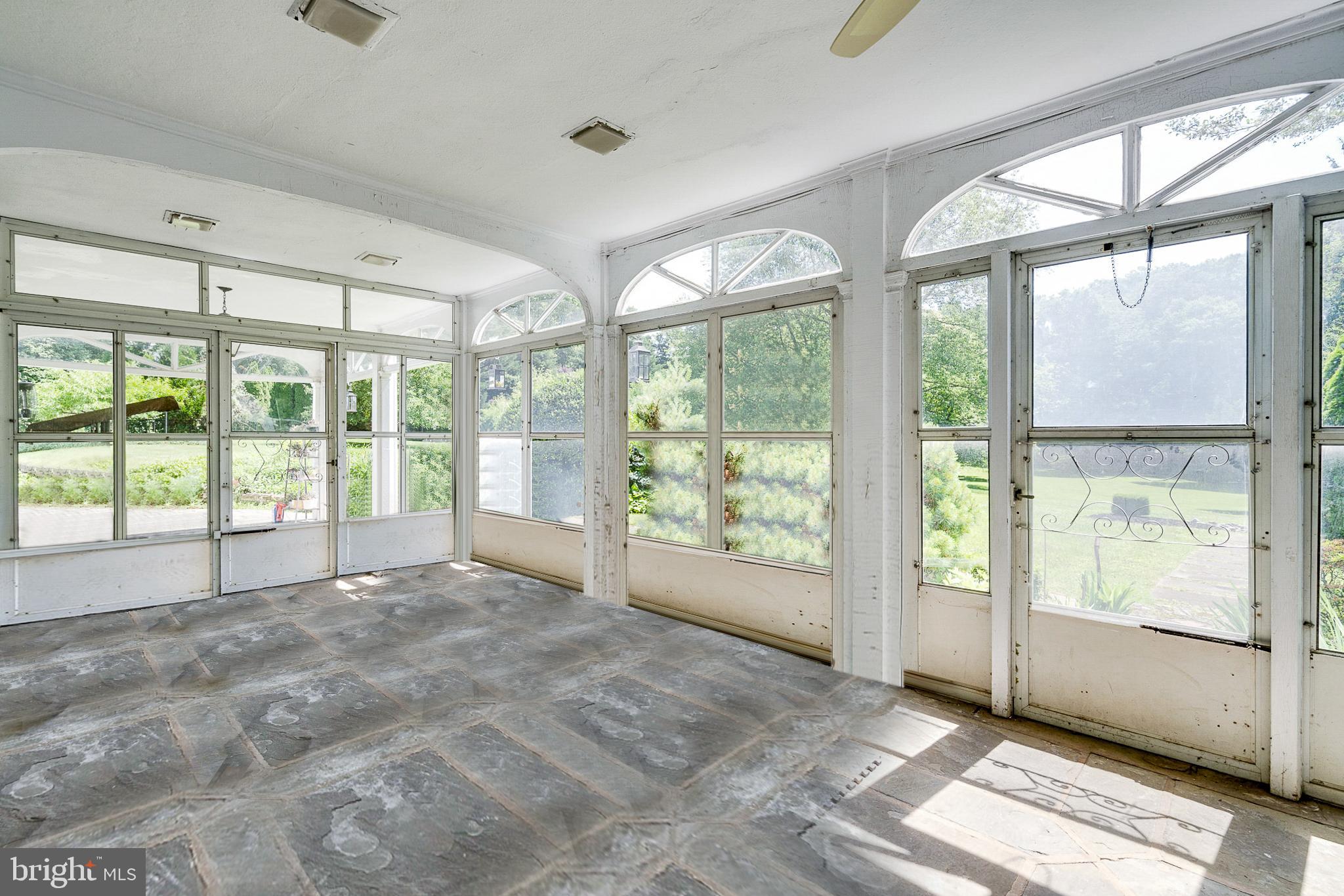 INDIAN CREEK - Residential