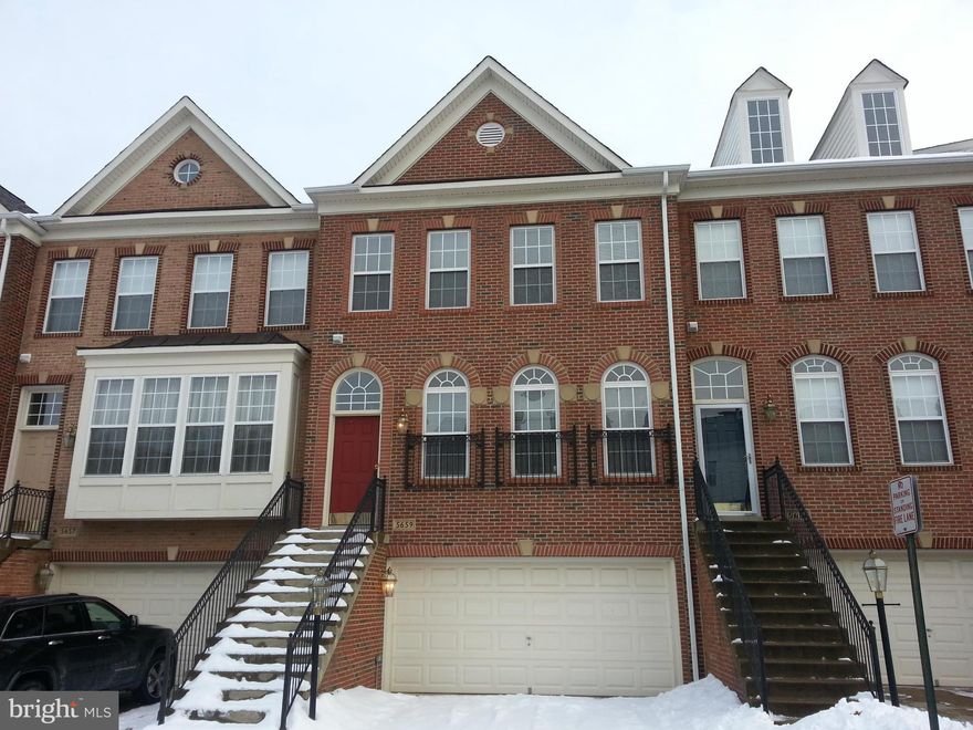 Gorgeous TH 3BR, 3.5BA, Hardwood Floors in Main, Granite Counter Top, Gas Fire Place, Large Deck, Bright and Clean, Ready to Move in, Good Location, Close Rt. 29, Rt. 28, I-66.