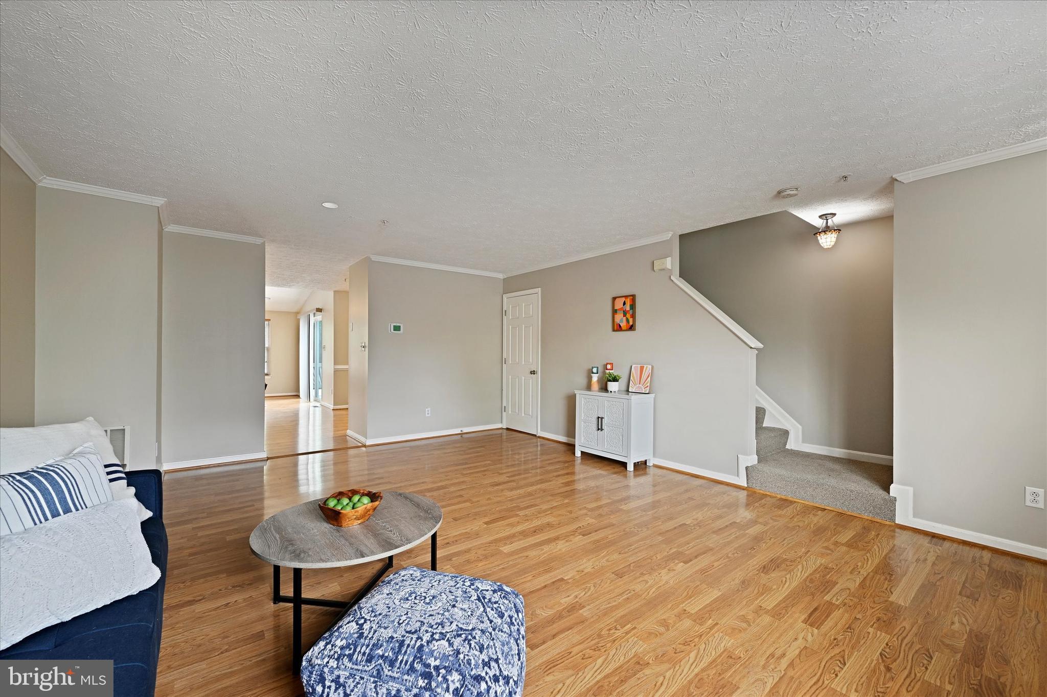 CONSTANT FRIENDSHIP - Residential