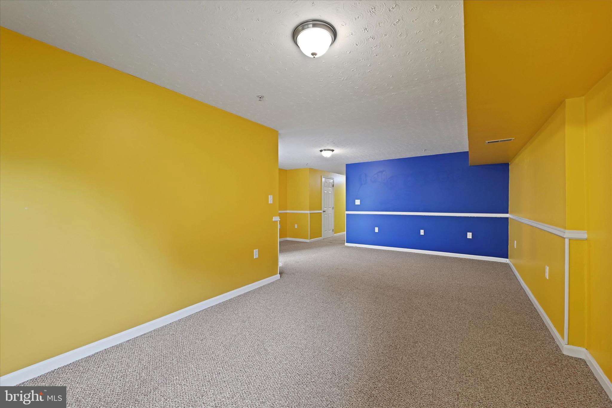 CONSTANT FRIENDSHIP - Residential