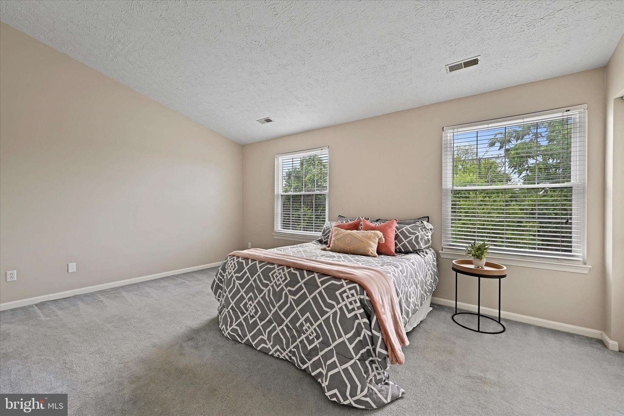 CONSTANT FRIENDSHIP - Residential