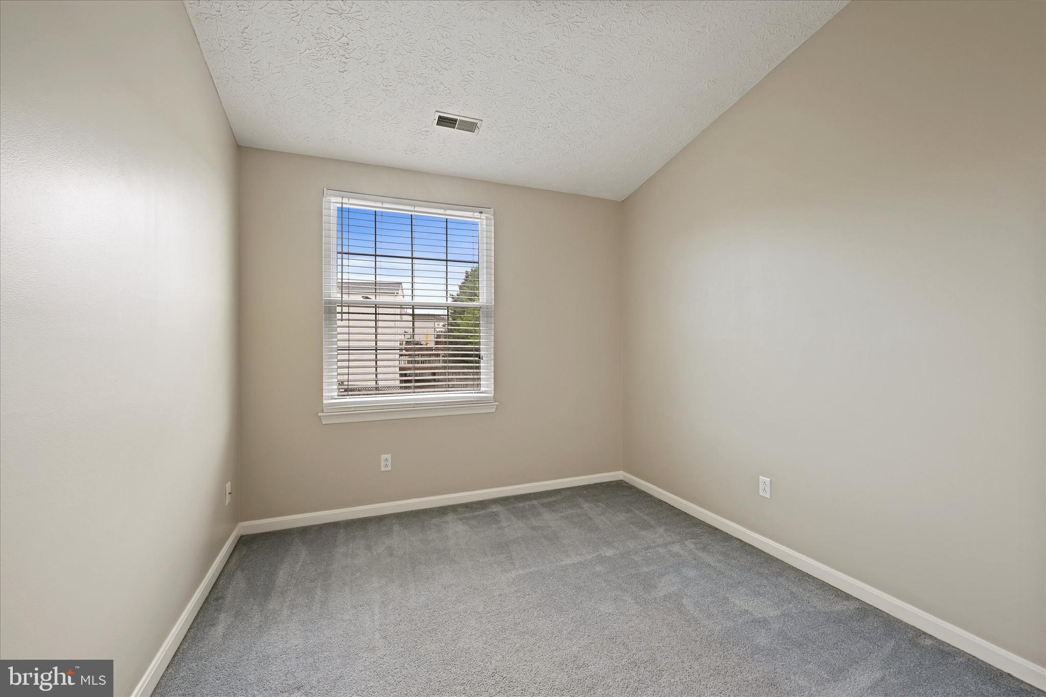 CONSTANT FRIENDSHIP - Residential