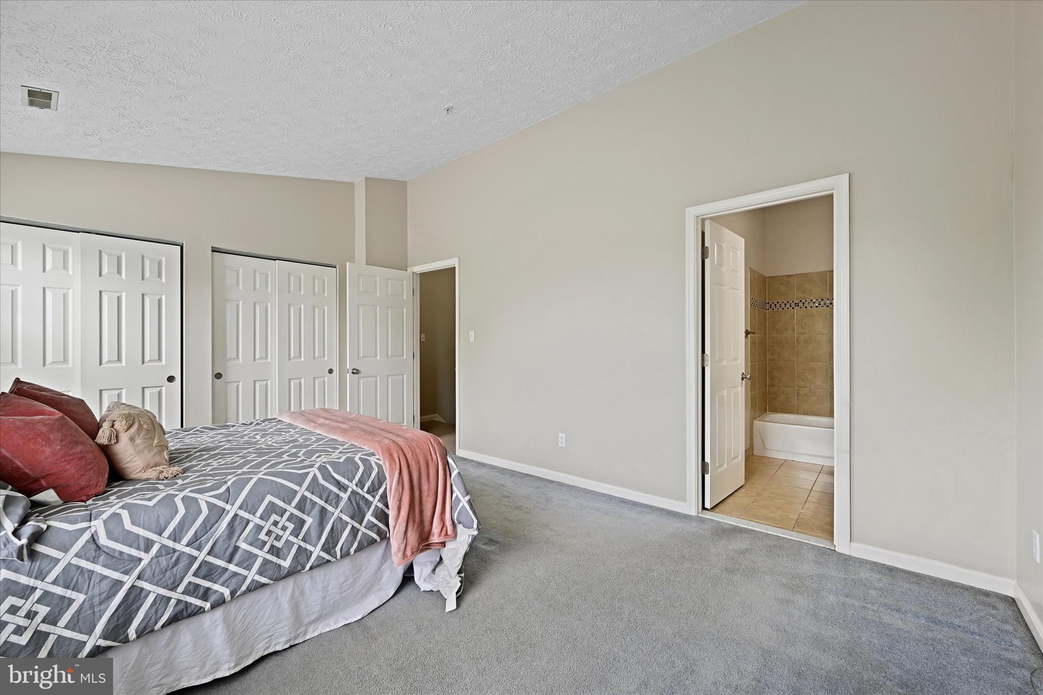 CONSTANT FRIENDSHIP - Residential