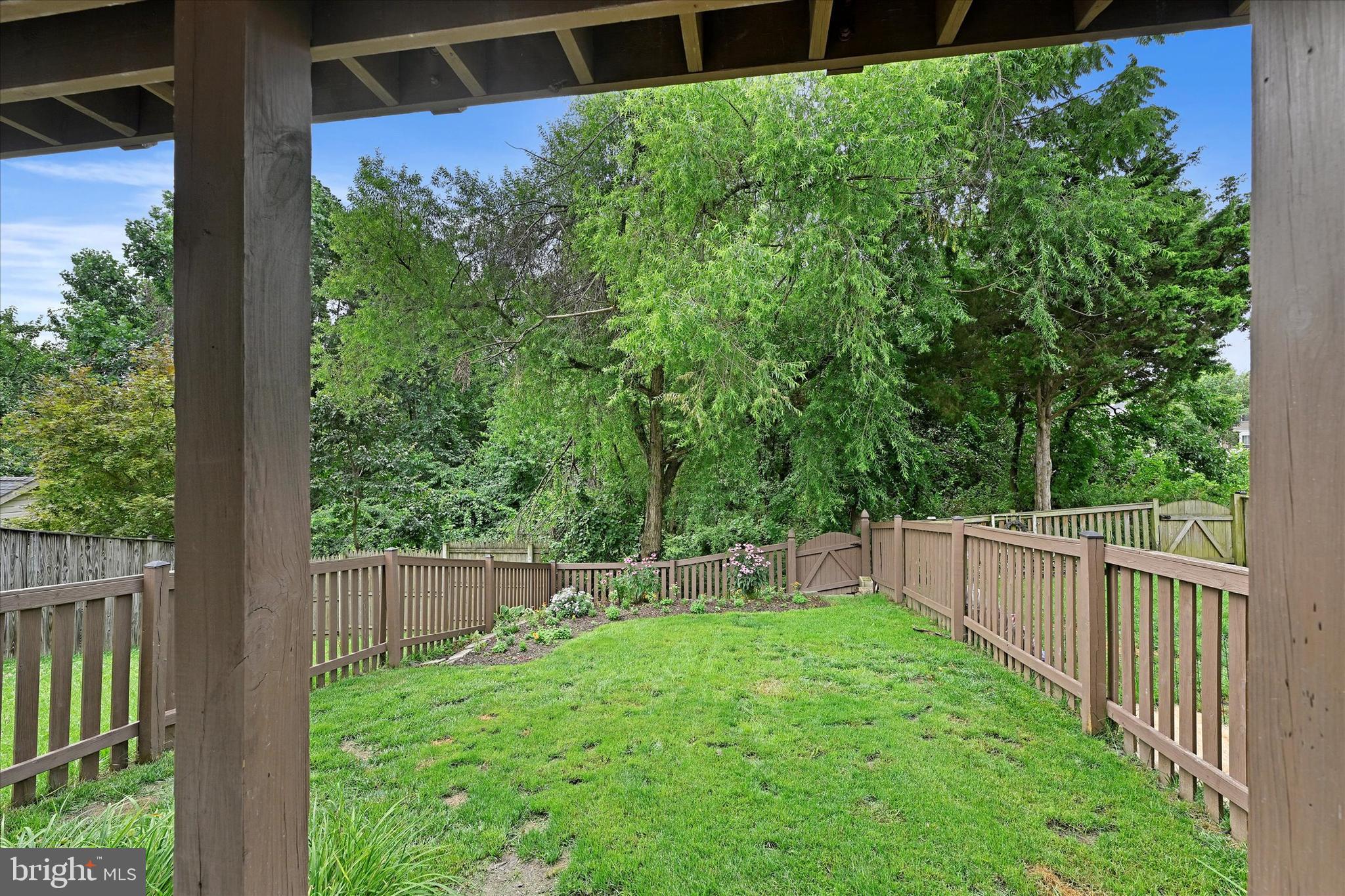 CONSTANT FRIENDSHIP - Residential