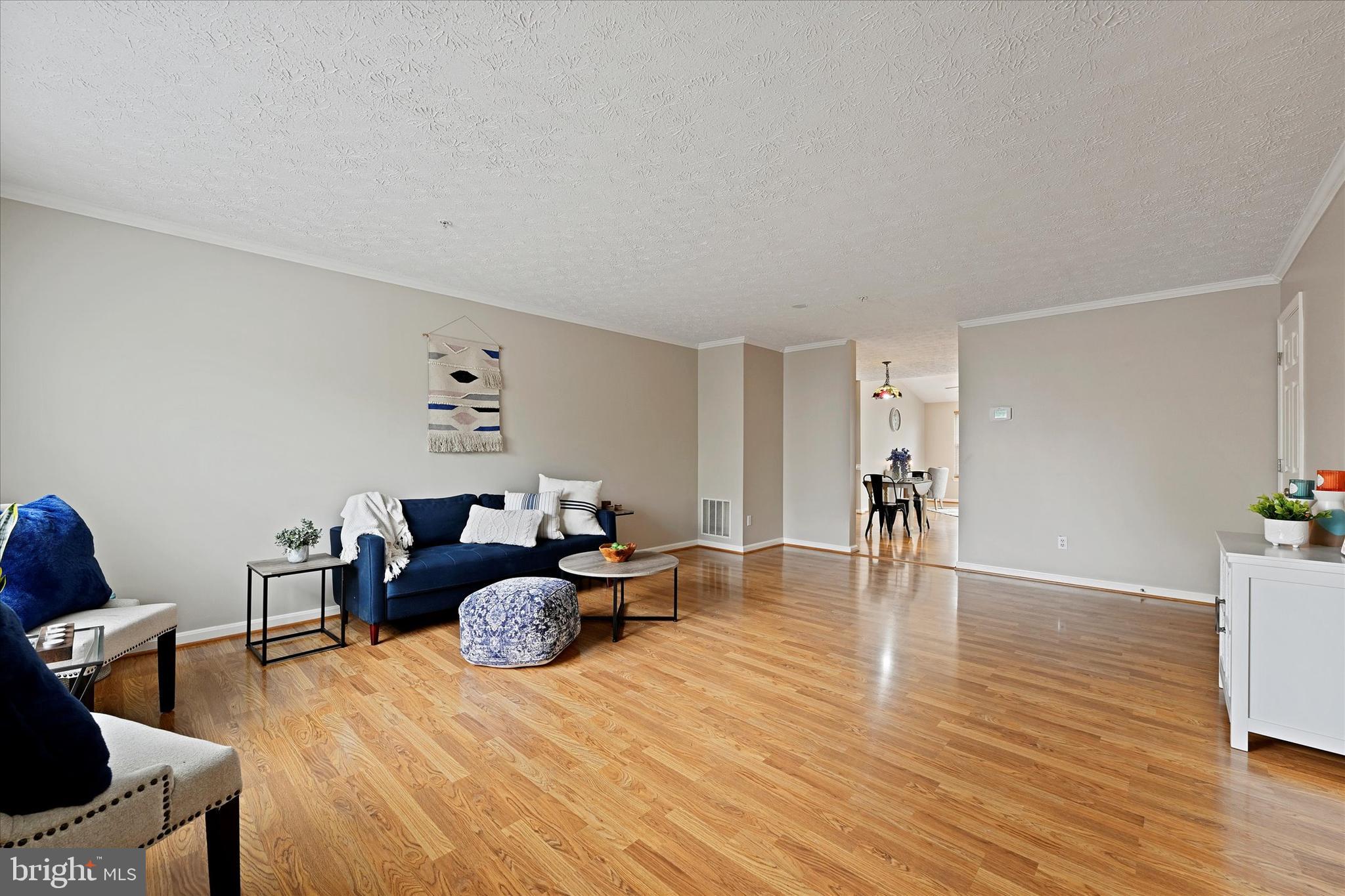 CONSTANT FRIENDSHIP - Residential